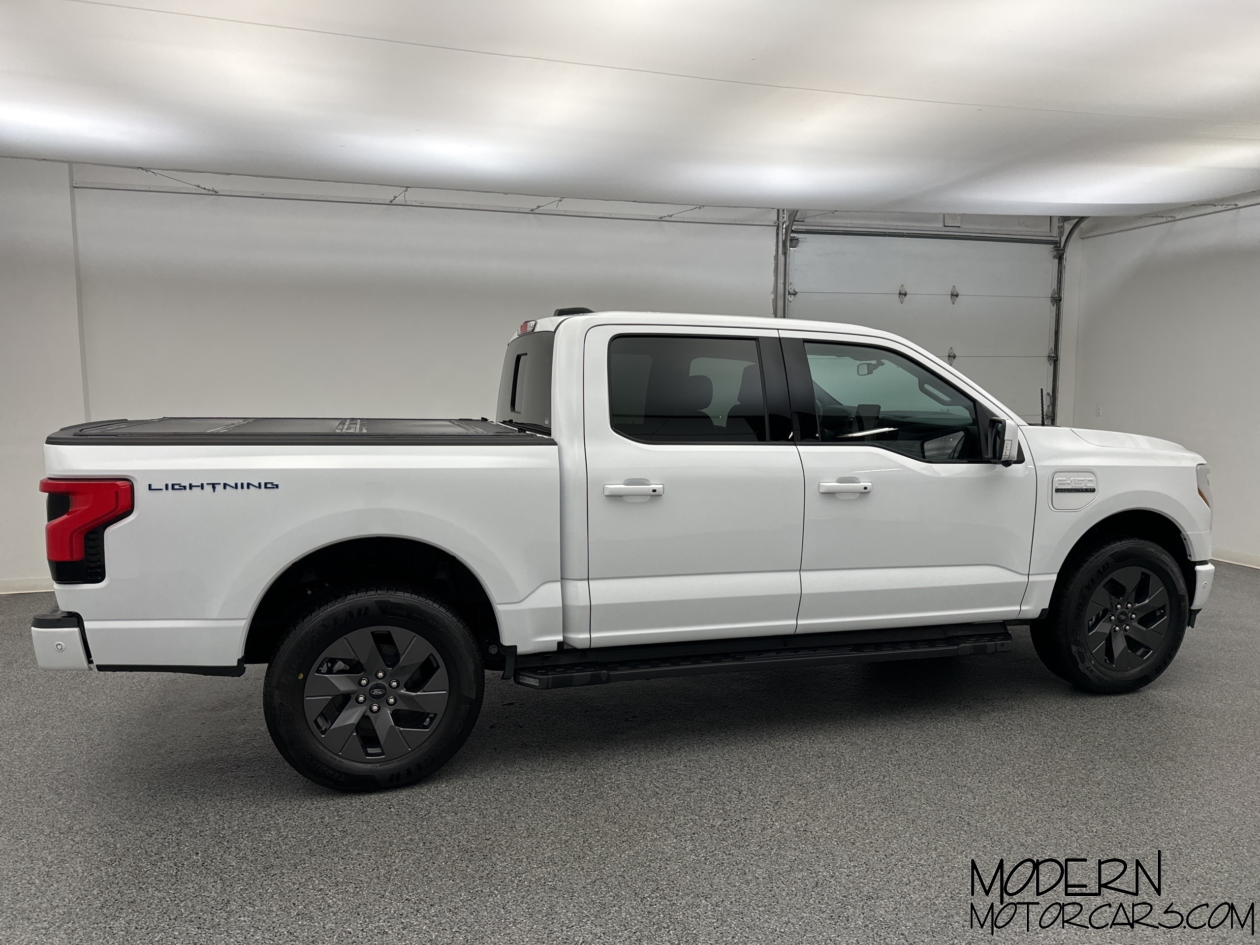 2023 Ford F-150 Lightning Lariat 7