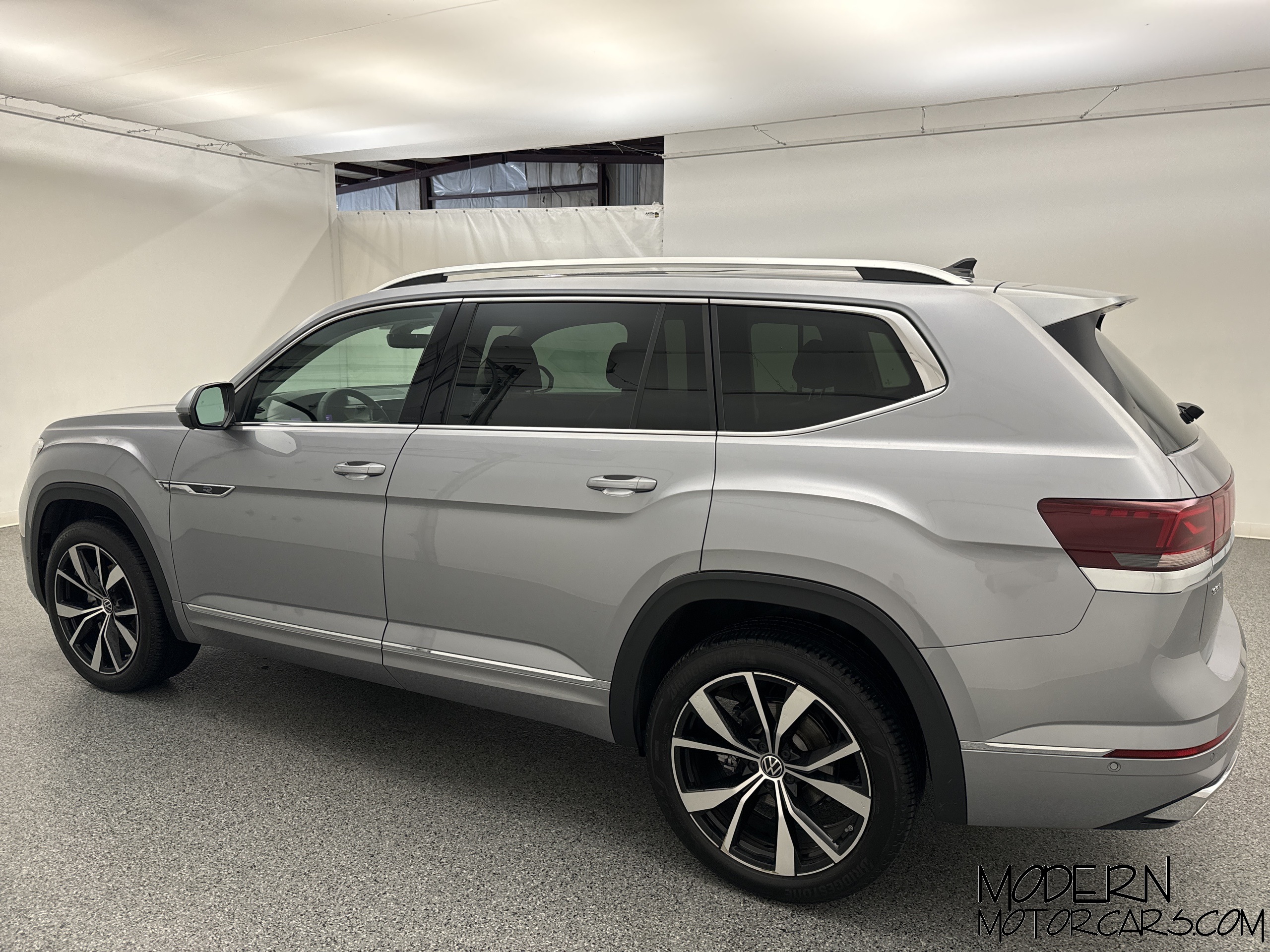 2024 Volkswagen Atlas 2.0T SEL Premium R-Line 3