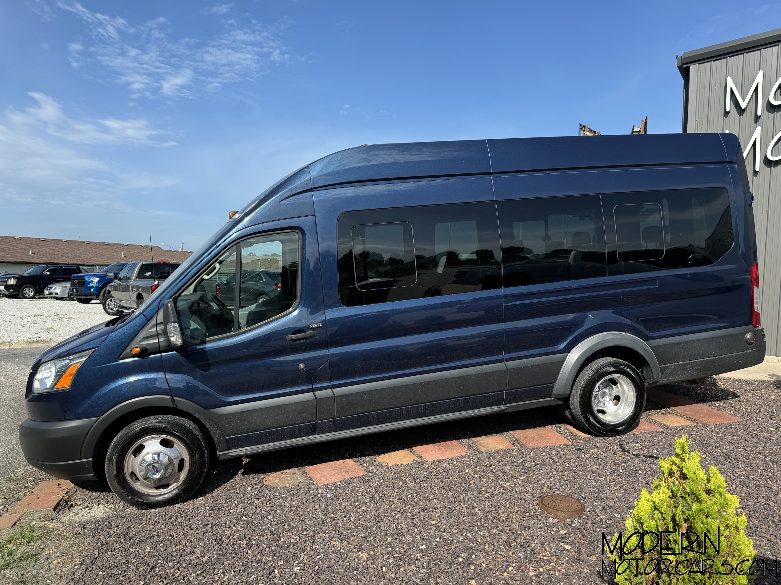 2019 Ford Transit-350 XLT 2