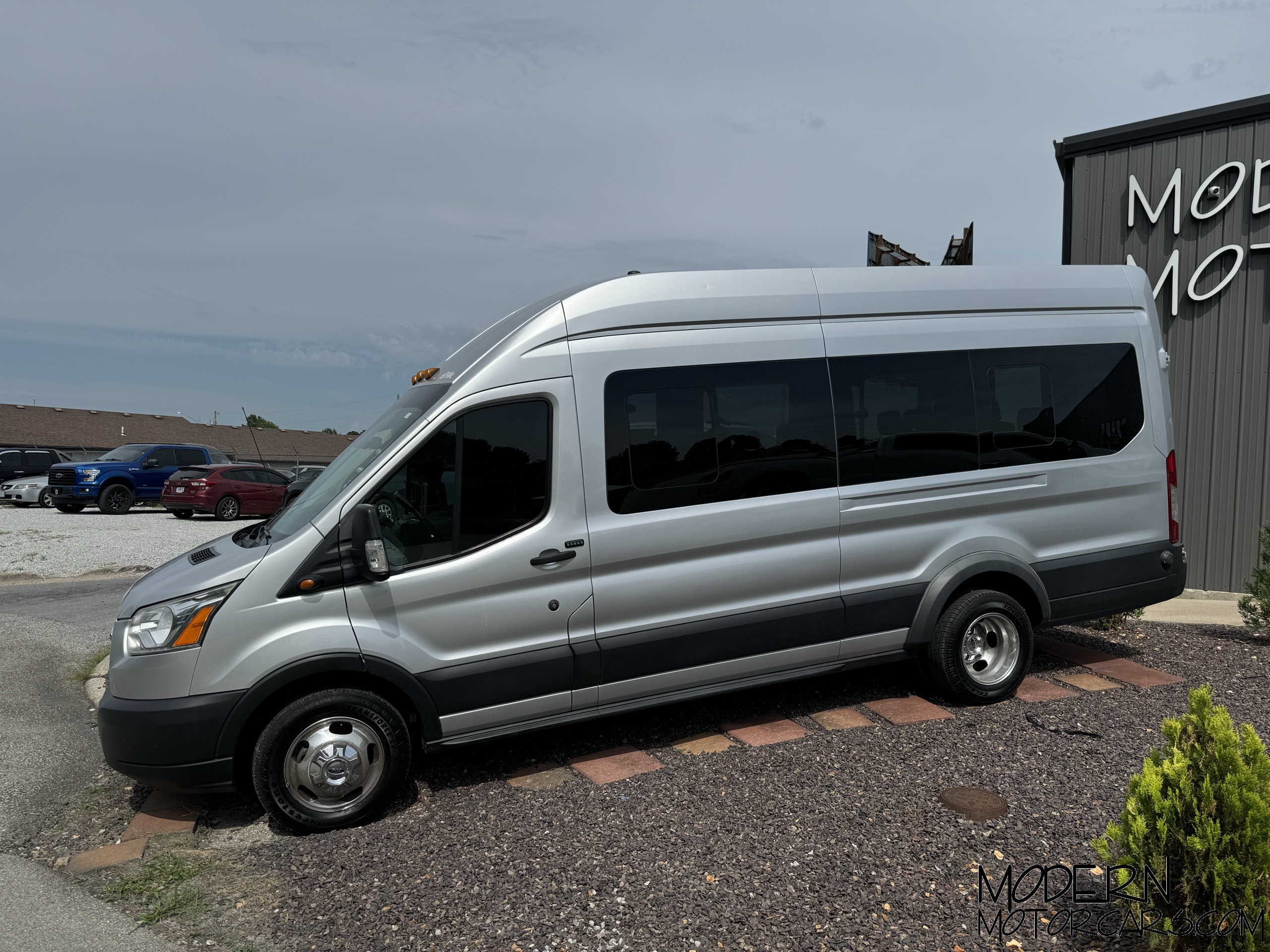 2019 Ford Transit-350 XLT 2