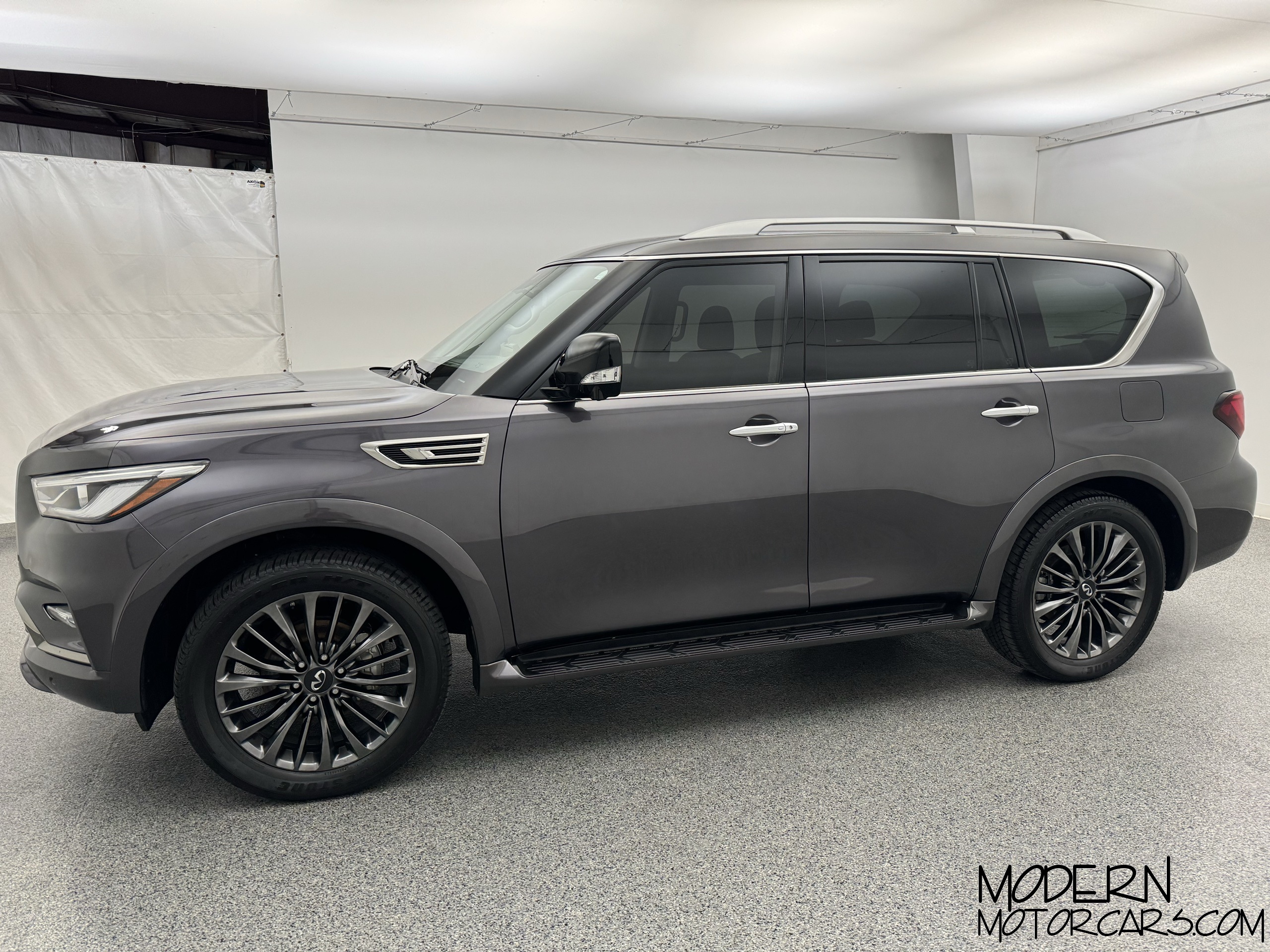 2023 INFINITI QX80 Premium Select 2