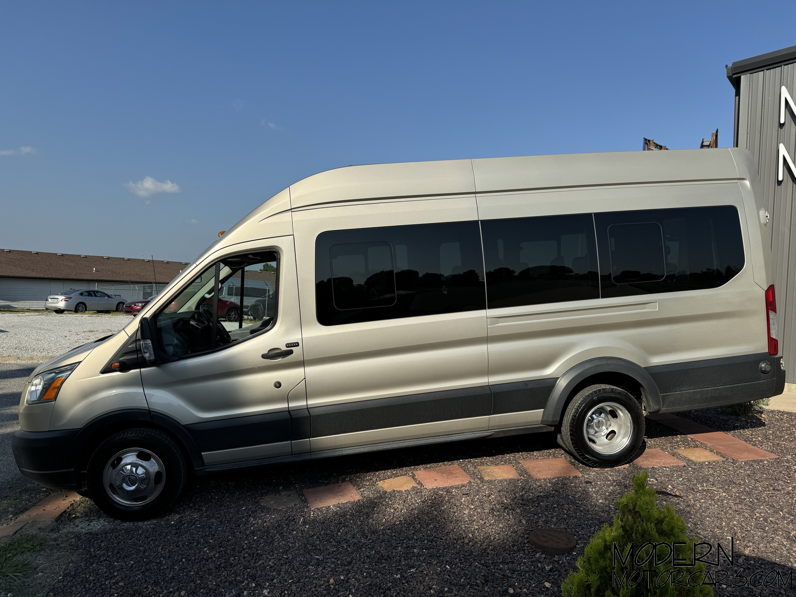 2019 Ford Transit-350 XLT 2