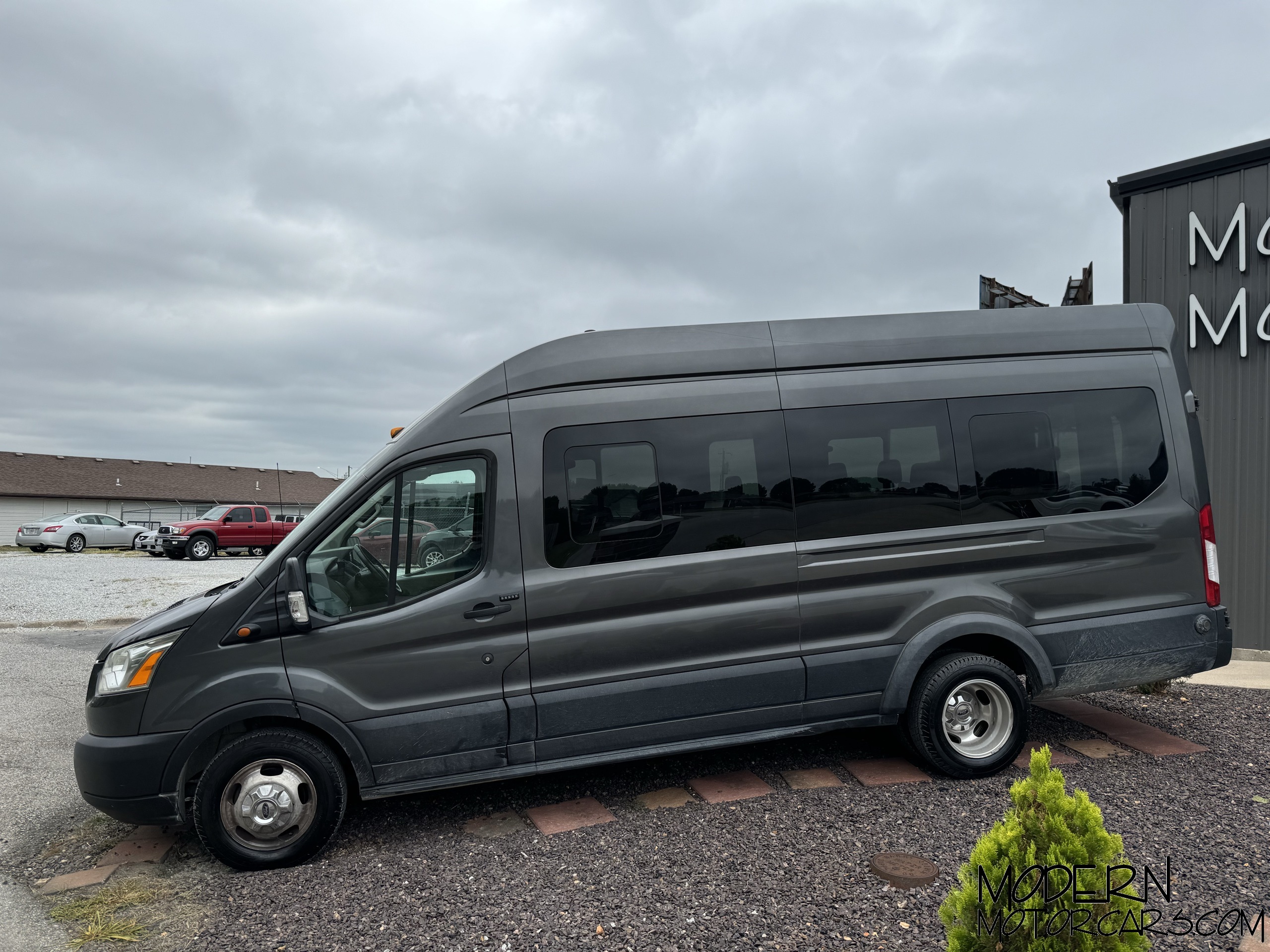 2019 Ford Transit-350 XLT 2