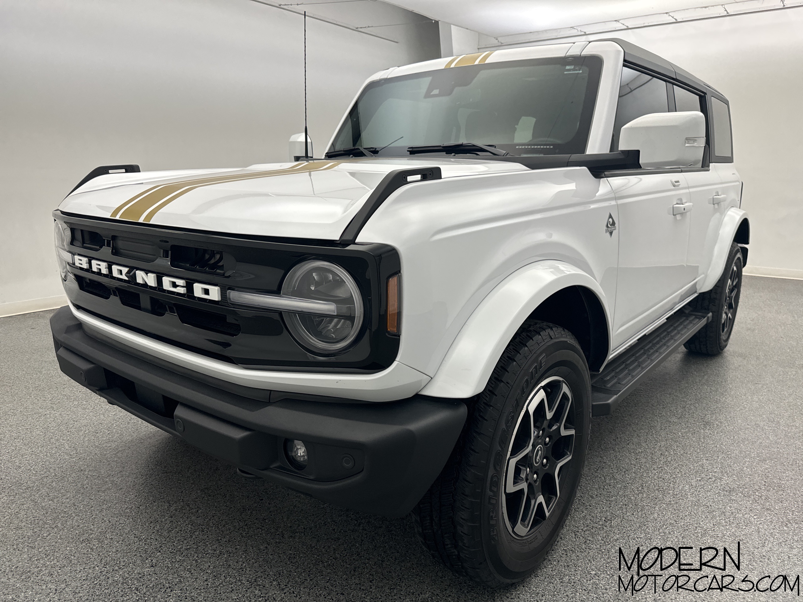 2023 Ford Bronco Outer Banks 1