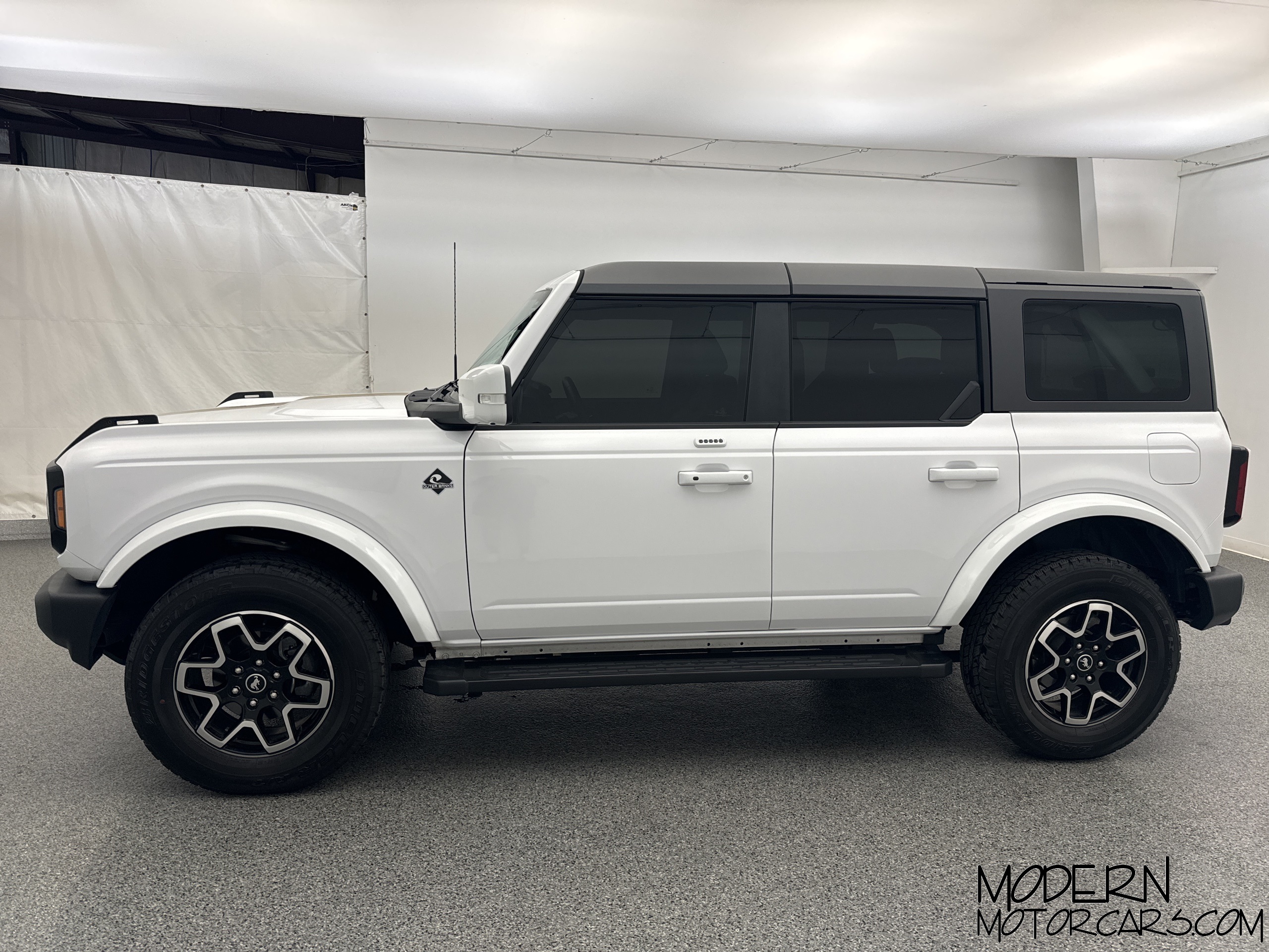 2023 Ford Bronco Outer Banks 2