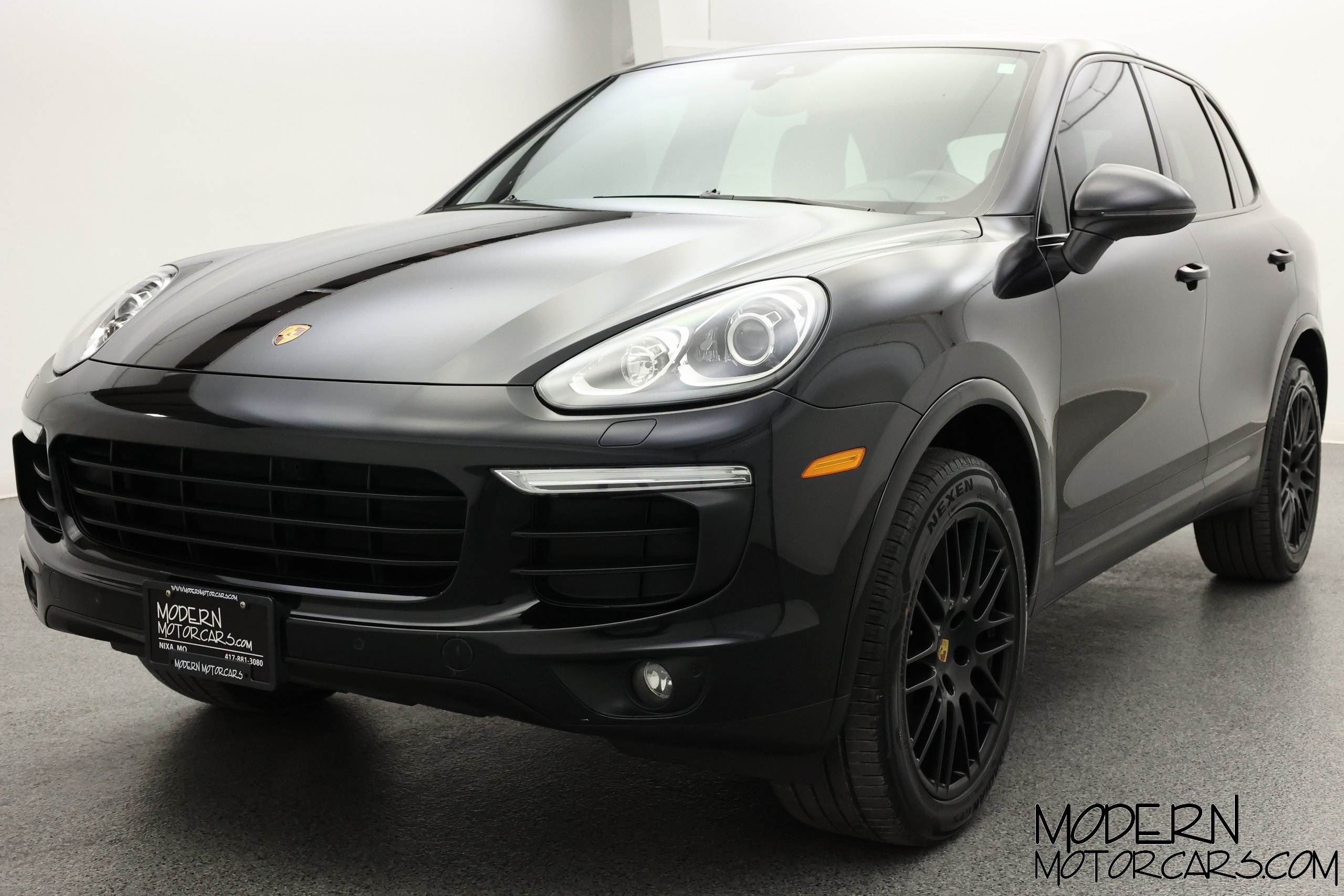 2017 Porsche Cayenne Base 1