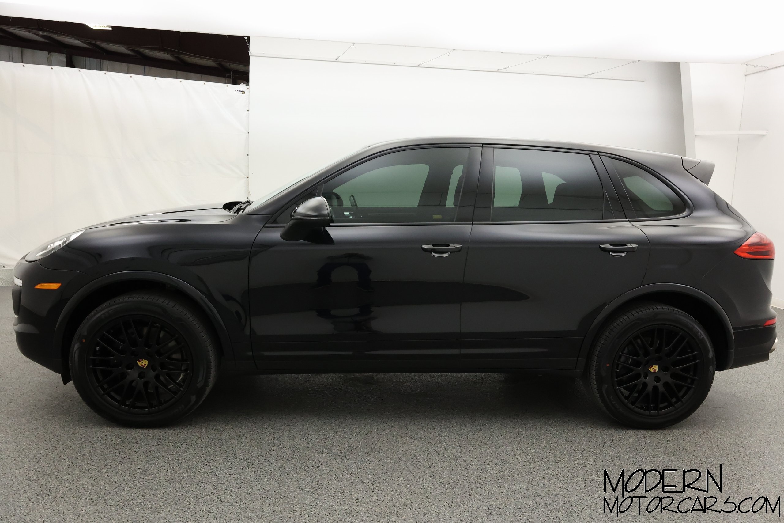 2017 Porsche Cayenne Base 2