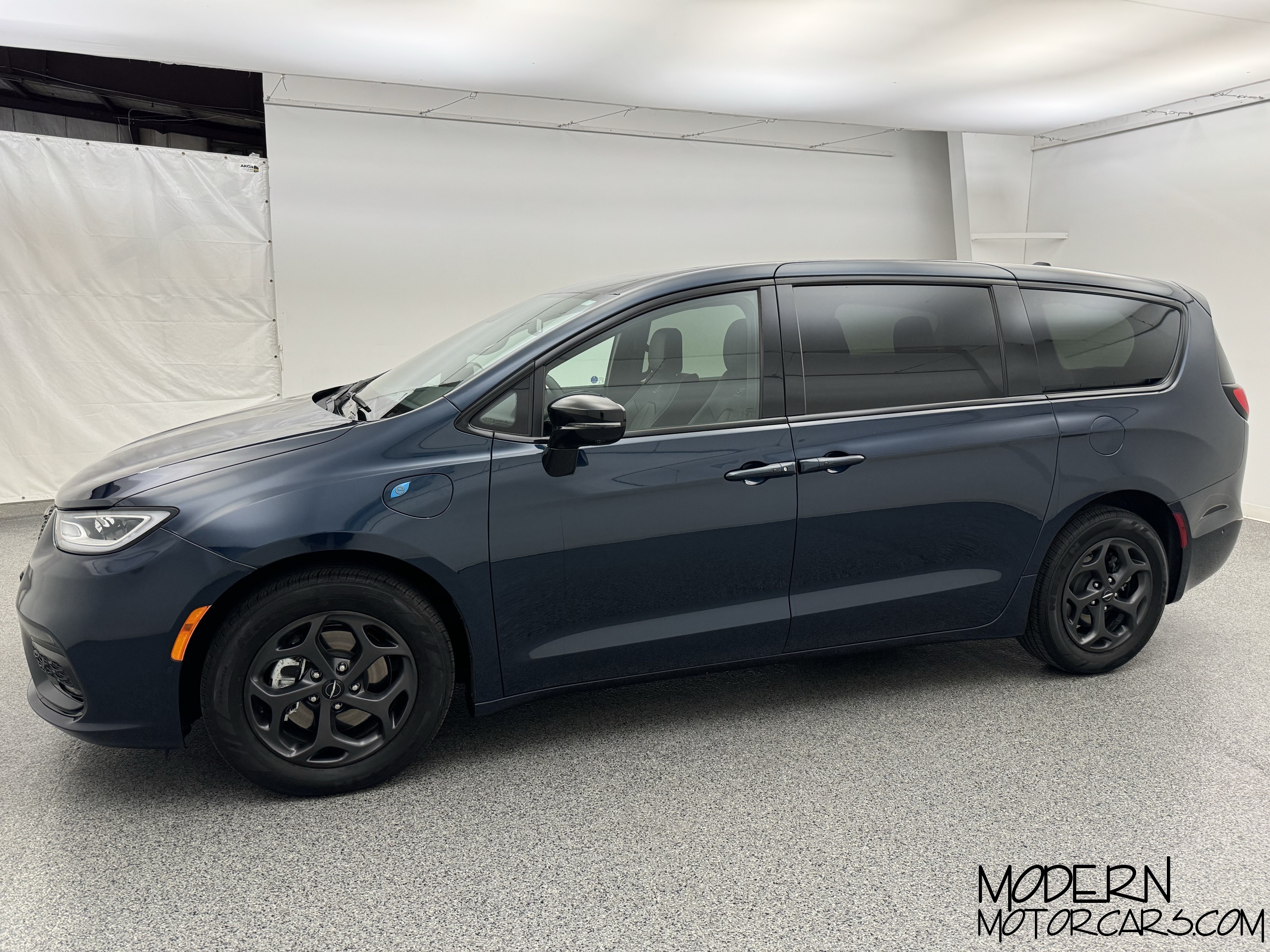 2023 Chrysler Pacifica Hybrid Limited 2