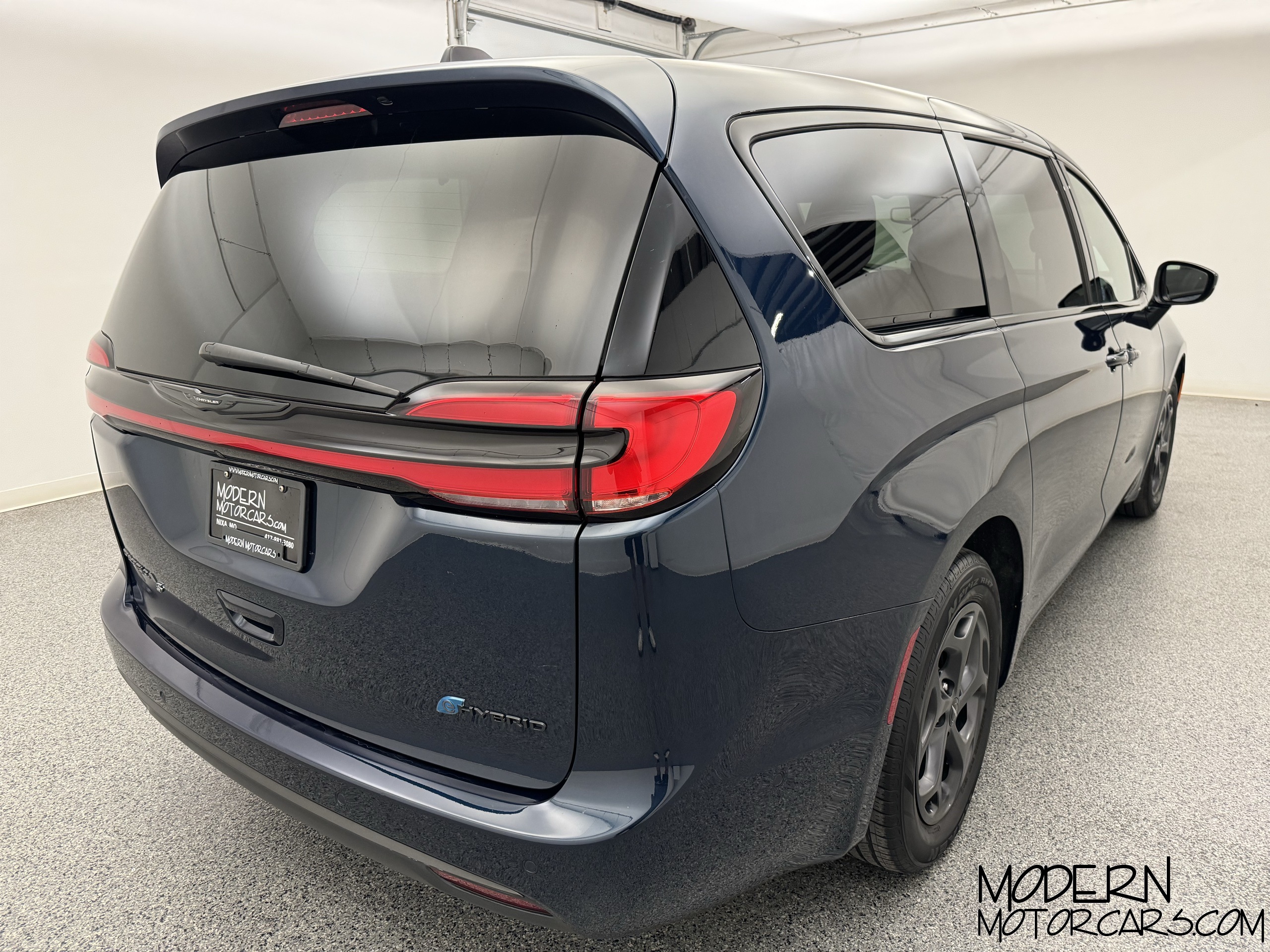 2023 Chrysler Pacifica Hybrid Limited 6