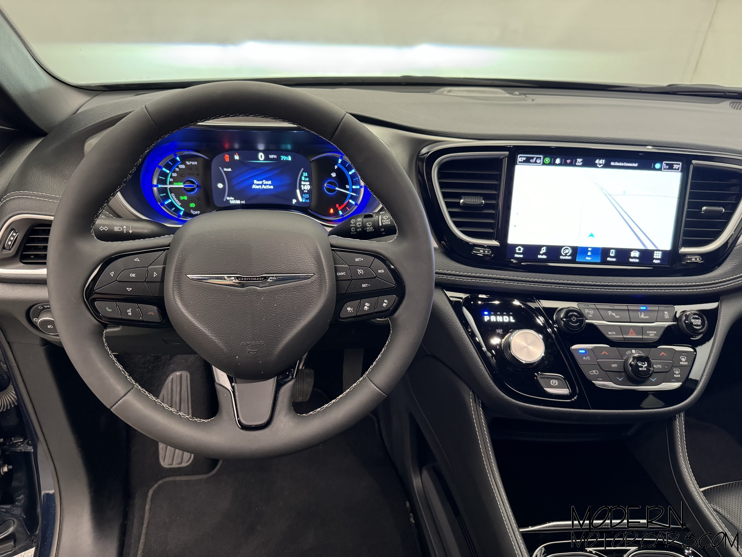 2023 Chrysler Pacifica Hybrid Limited 18