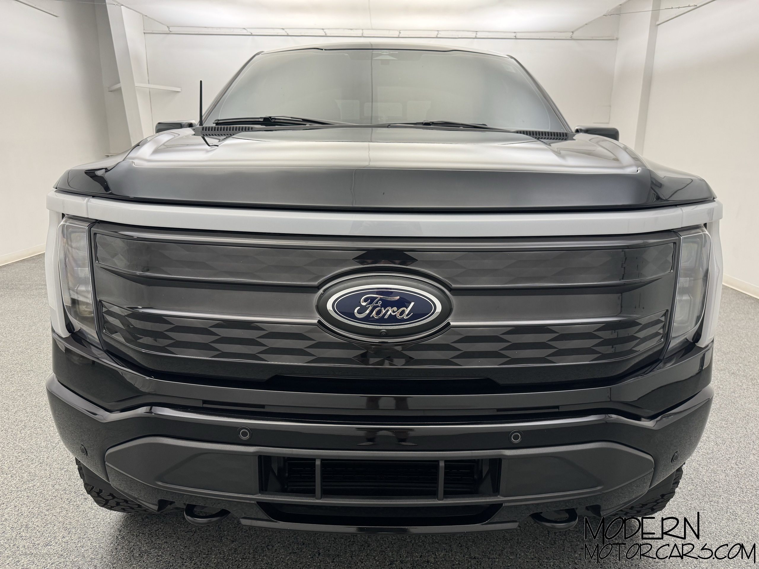 2023 Ford F-150 Lightning Platinum 10