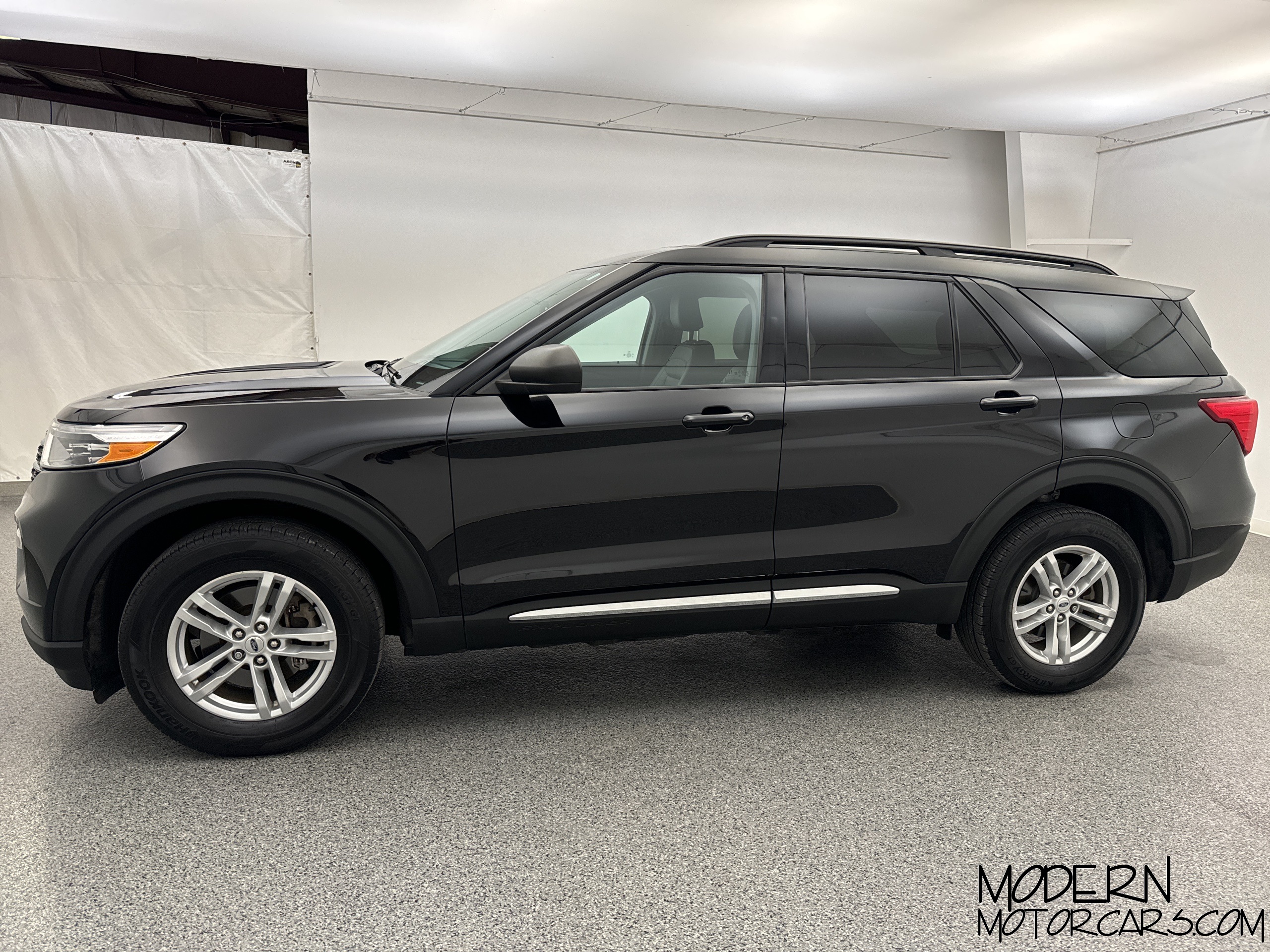 2023 Ford Explorer XLT 2