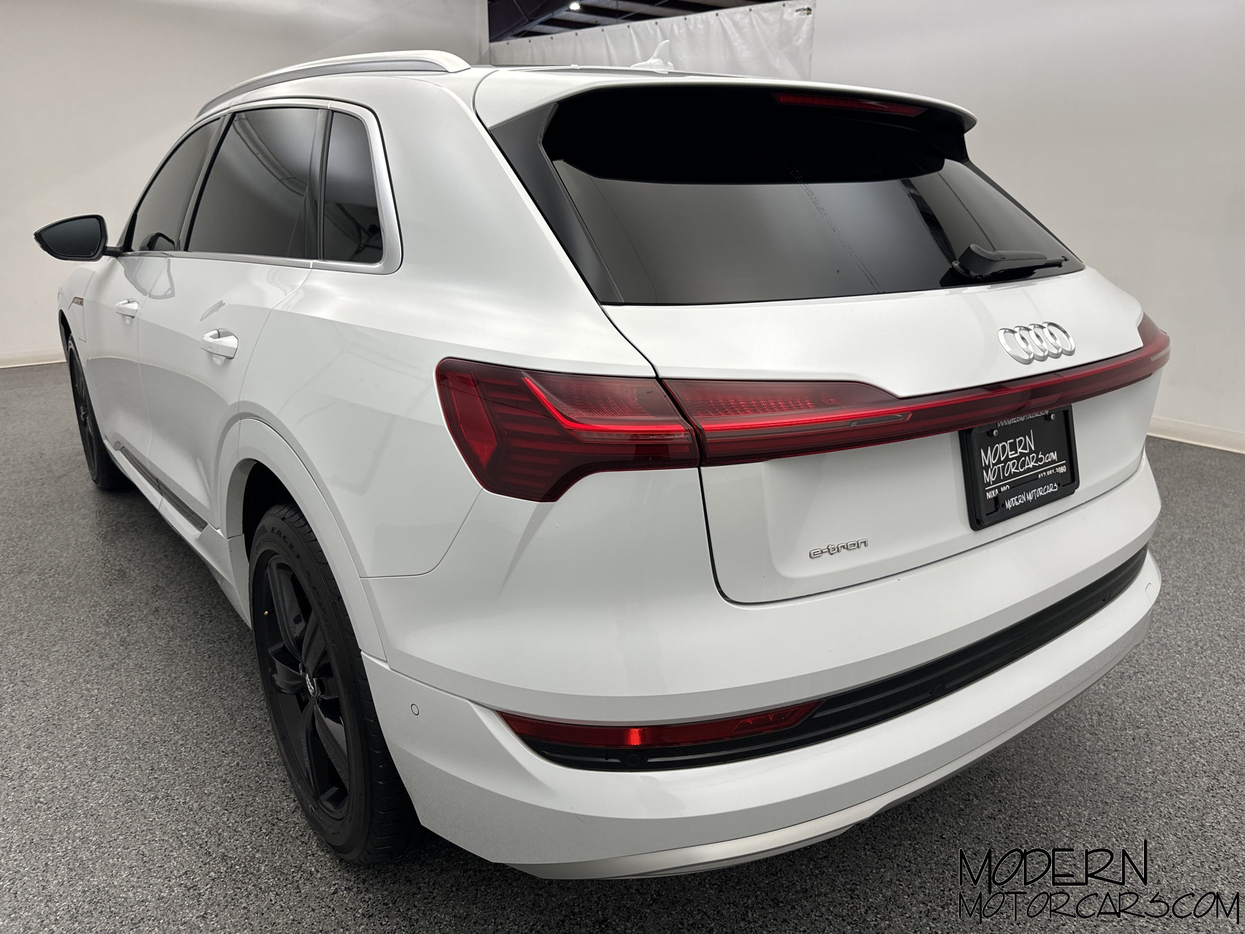 2019 Audi e-tron Prestige 3