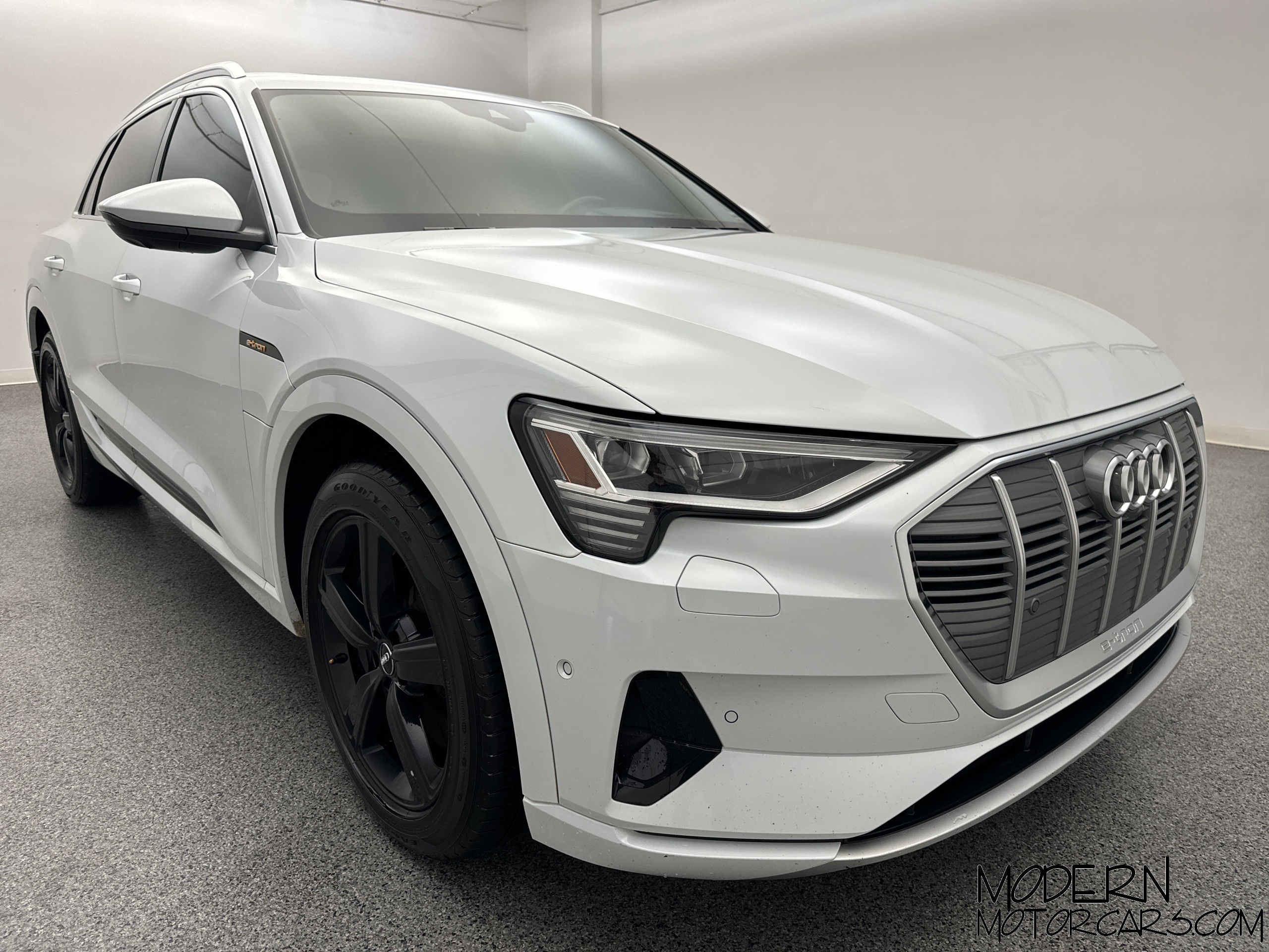 2019 Audi e-tron Prestige 7