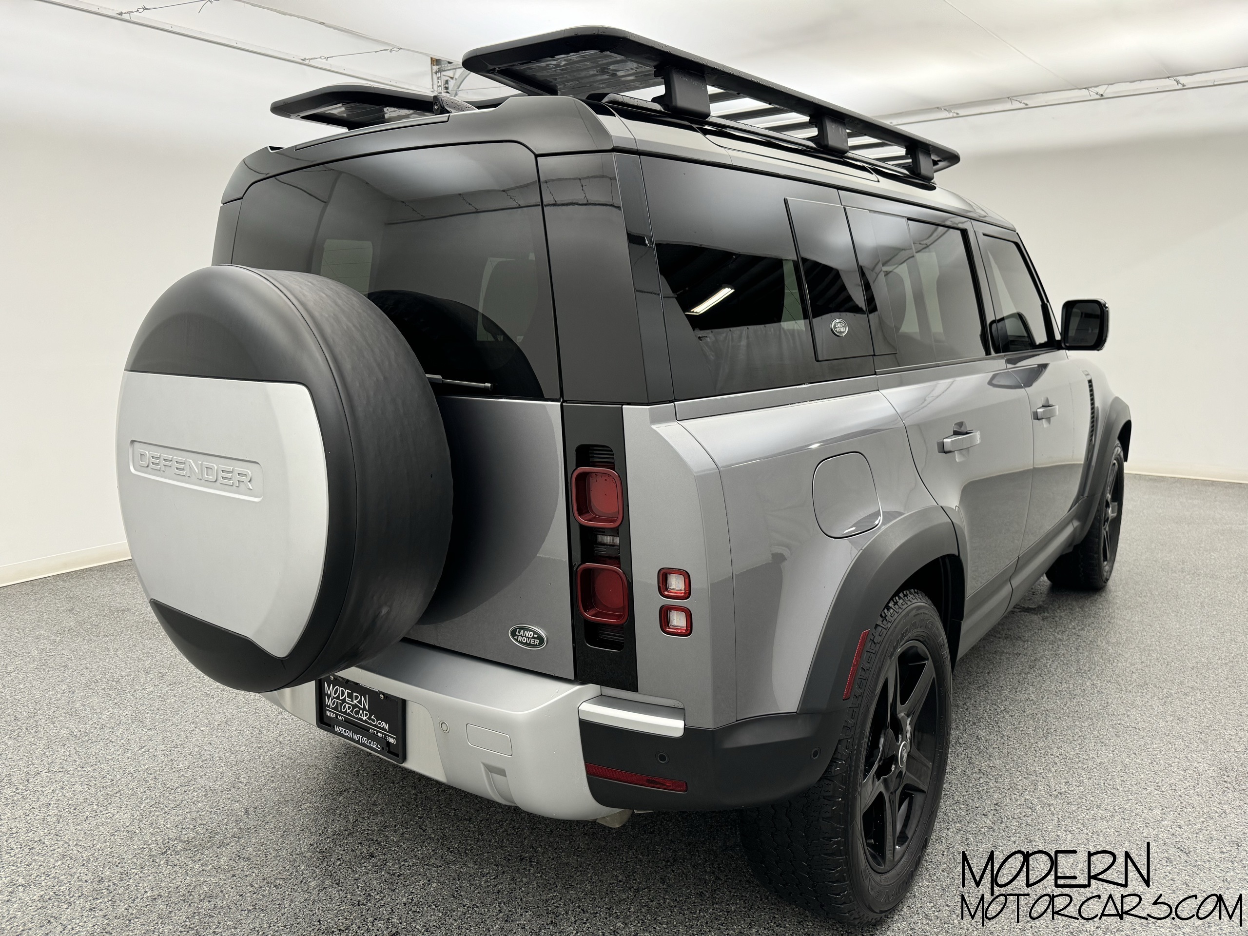 2022 Land Rover Defender 110 SE 5