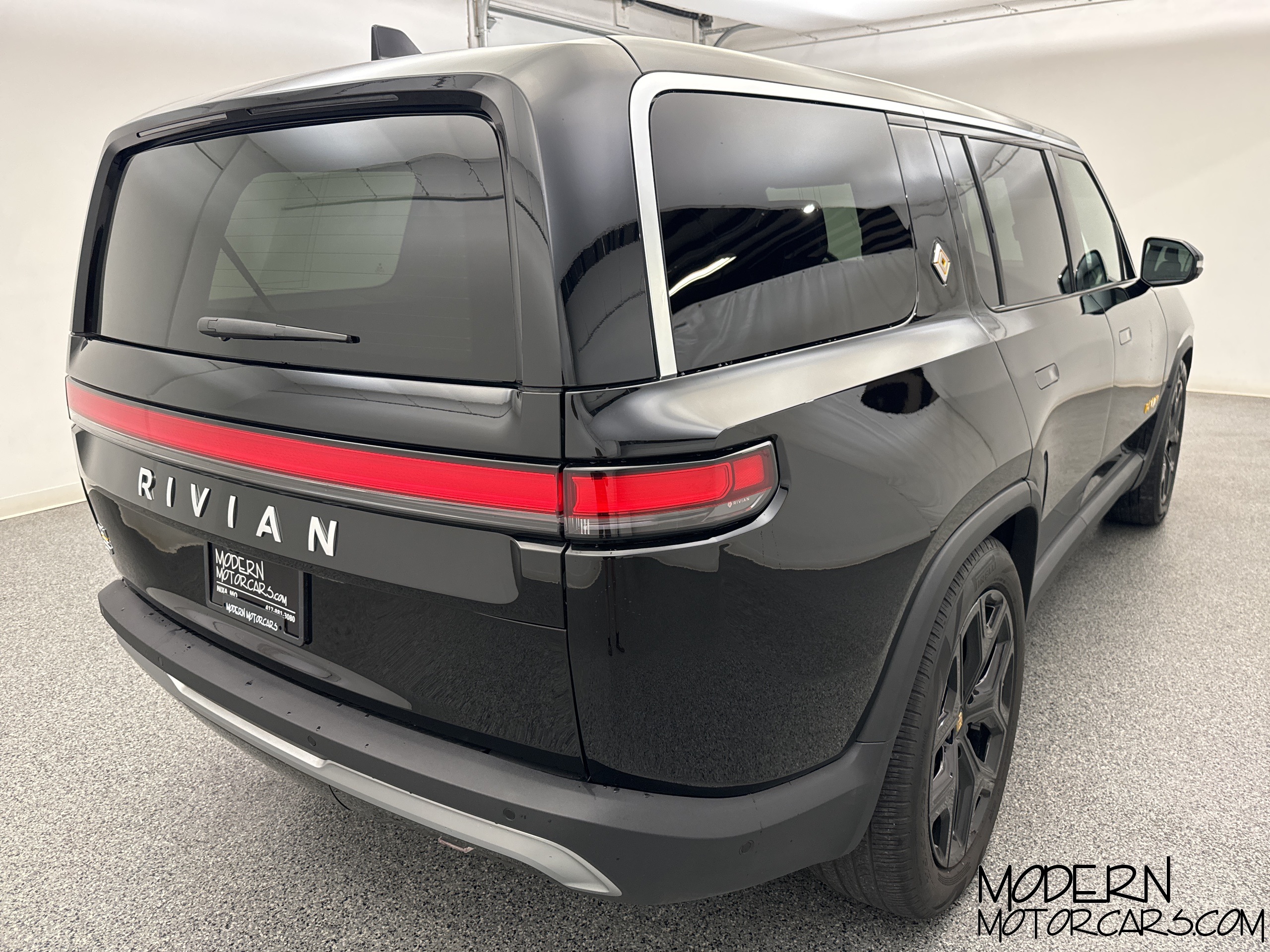 2023 Rivian R1S Launch Edition 5