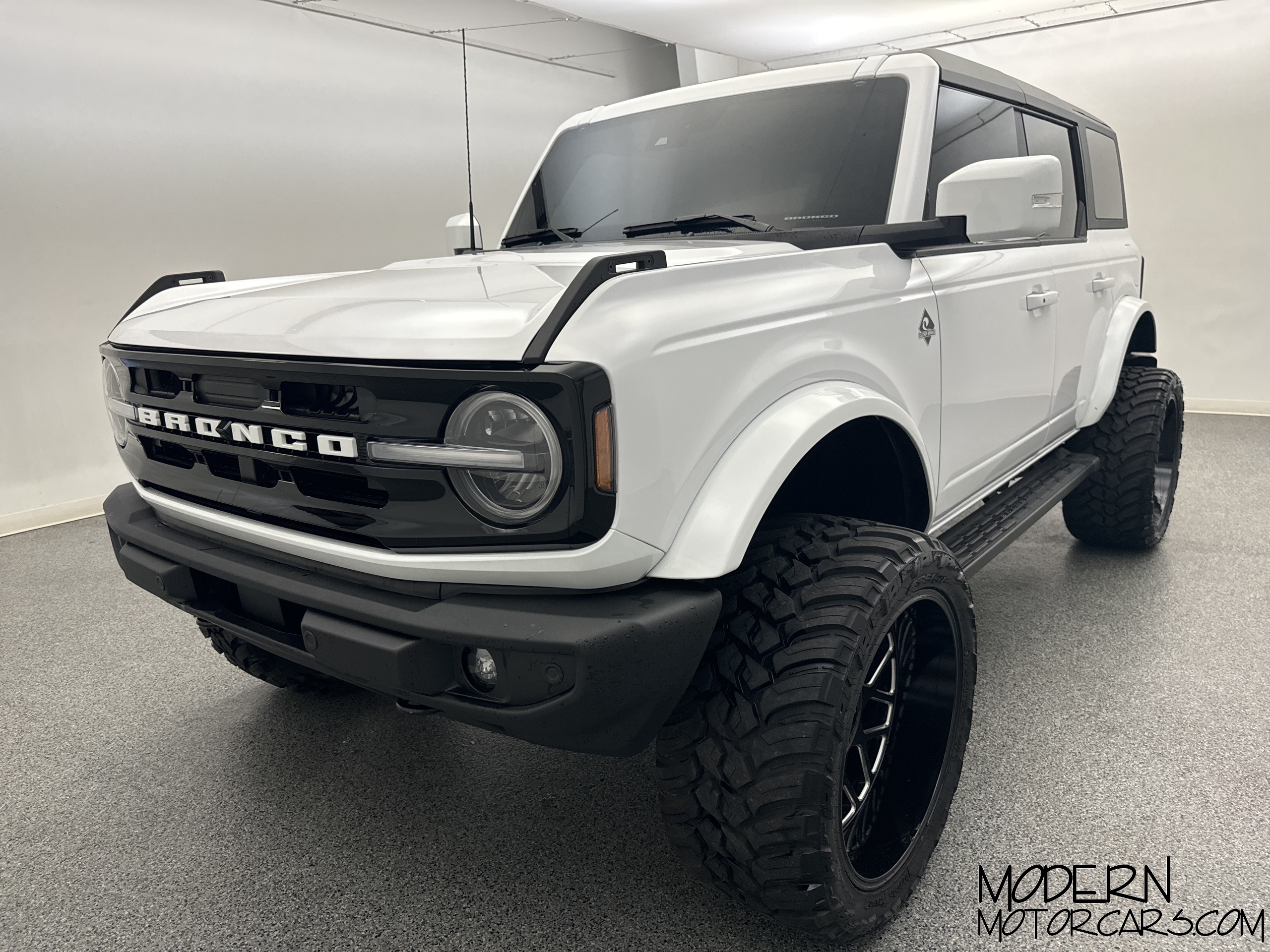 2023 Ford Bronco Outer Banks 1