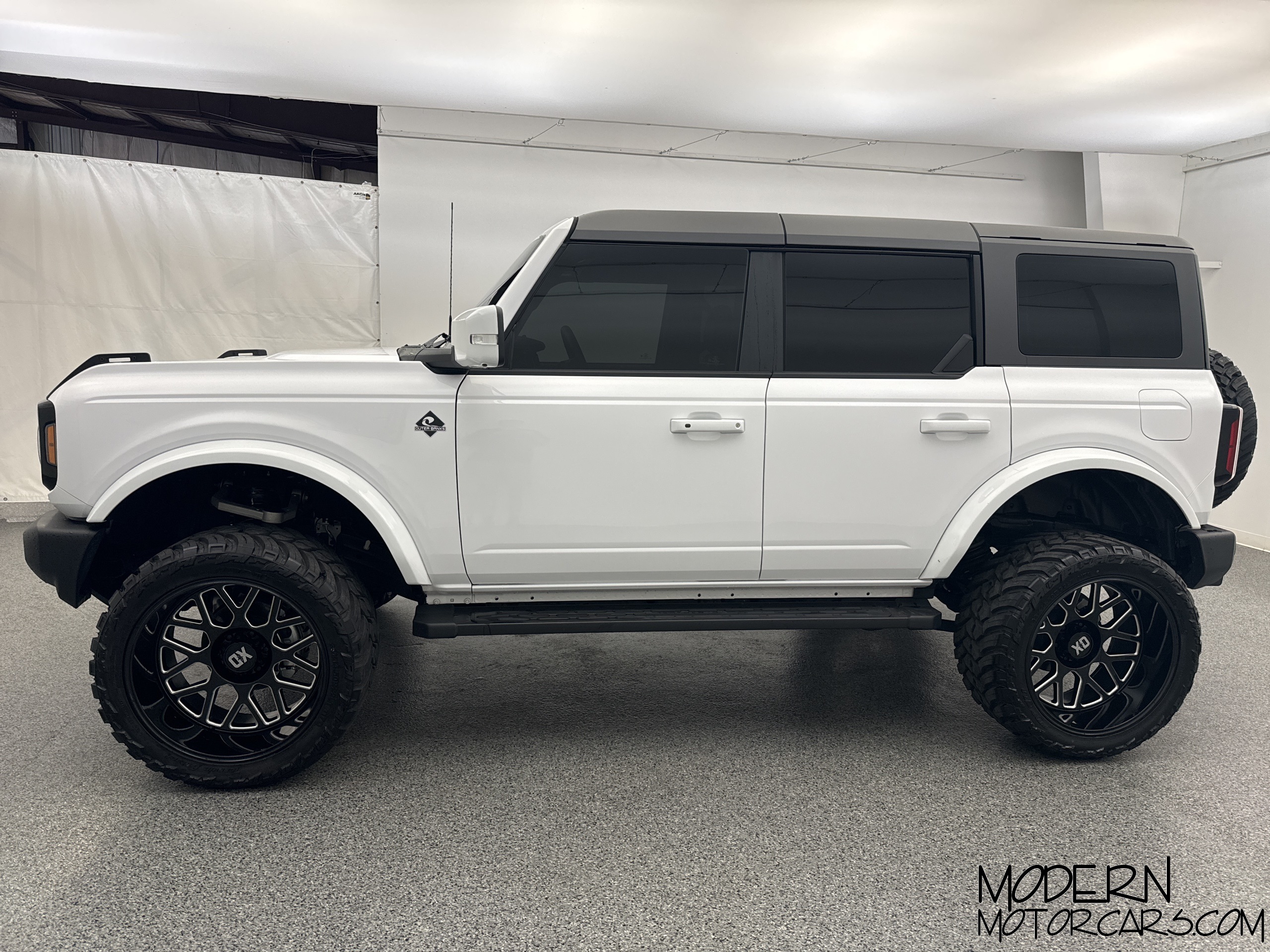 2023 Ford Bronco Outer Banks 2