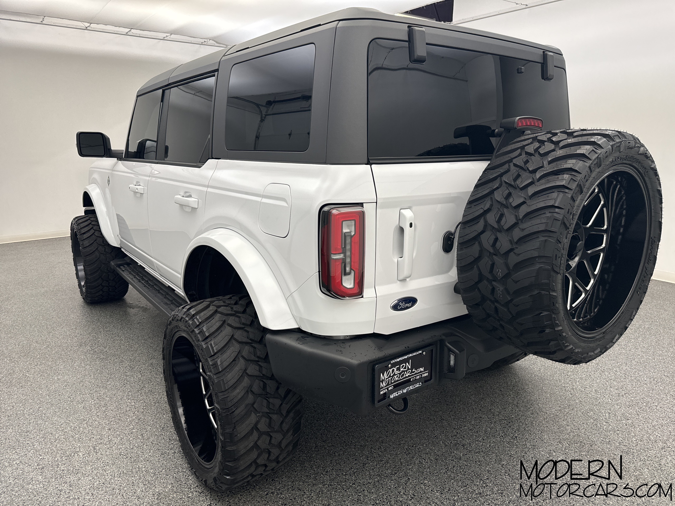 2023 Ford Bronco Outer Banks 3