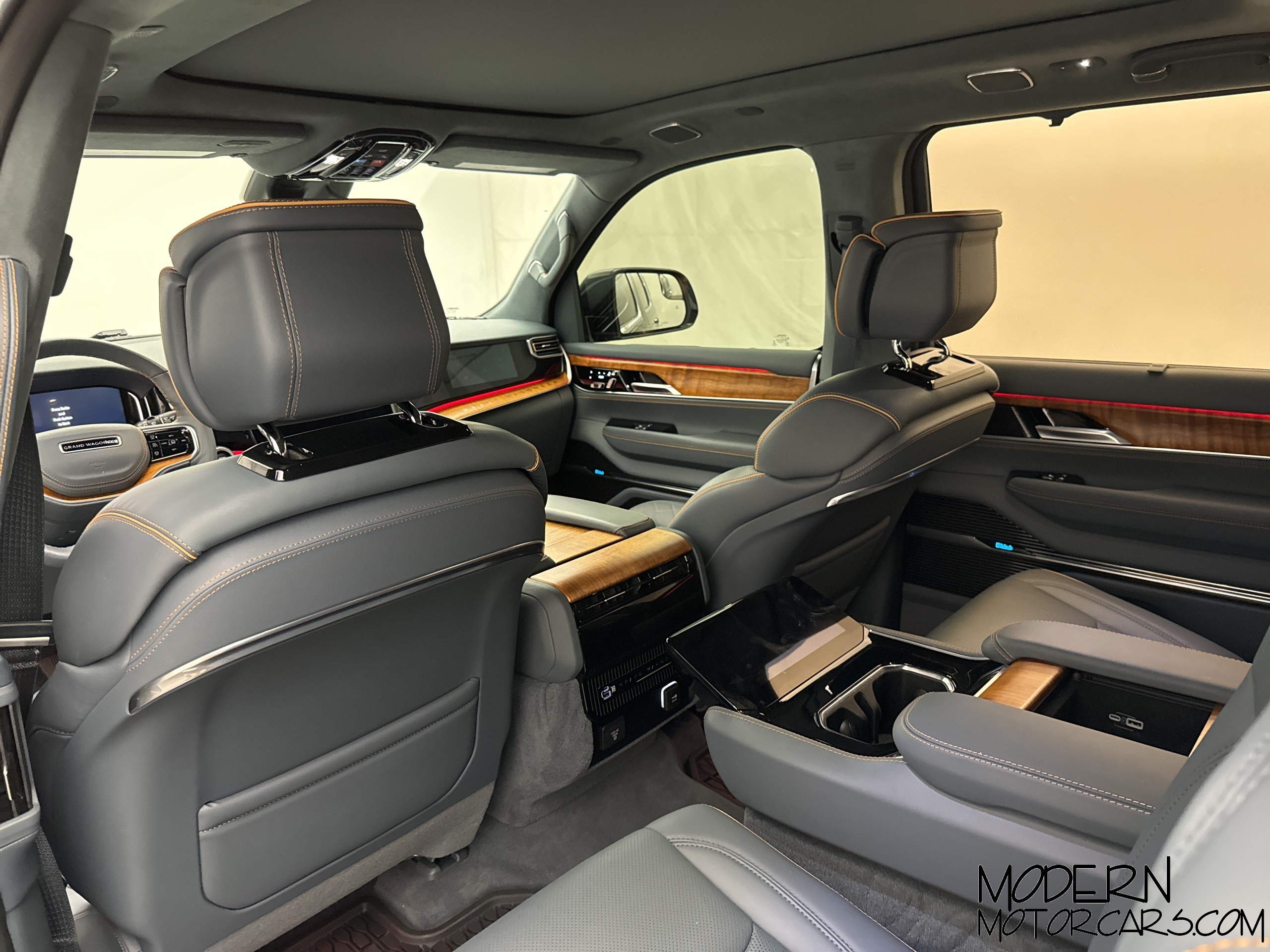 2023 Jeep Grand Wagoneer Series III 12