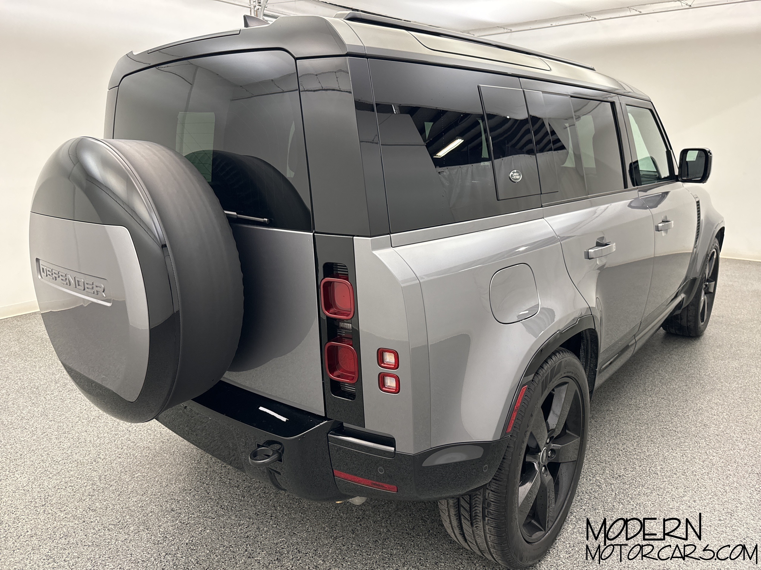 2024 Land Rover Defender 110 X-Dynamic SE 5