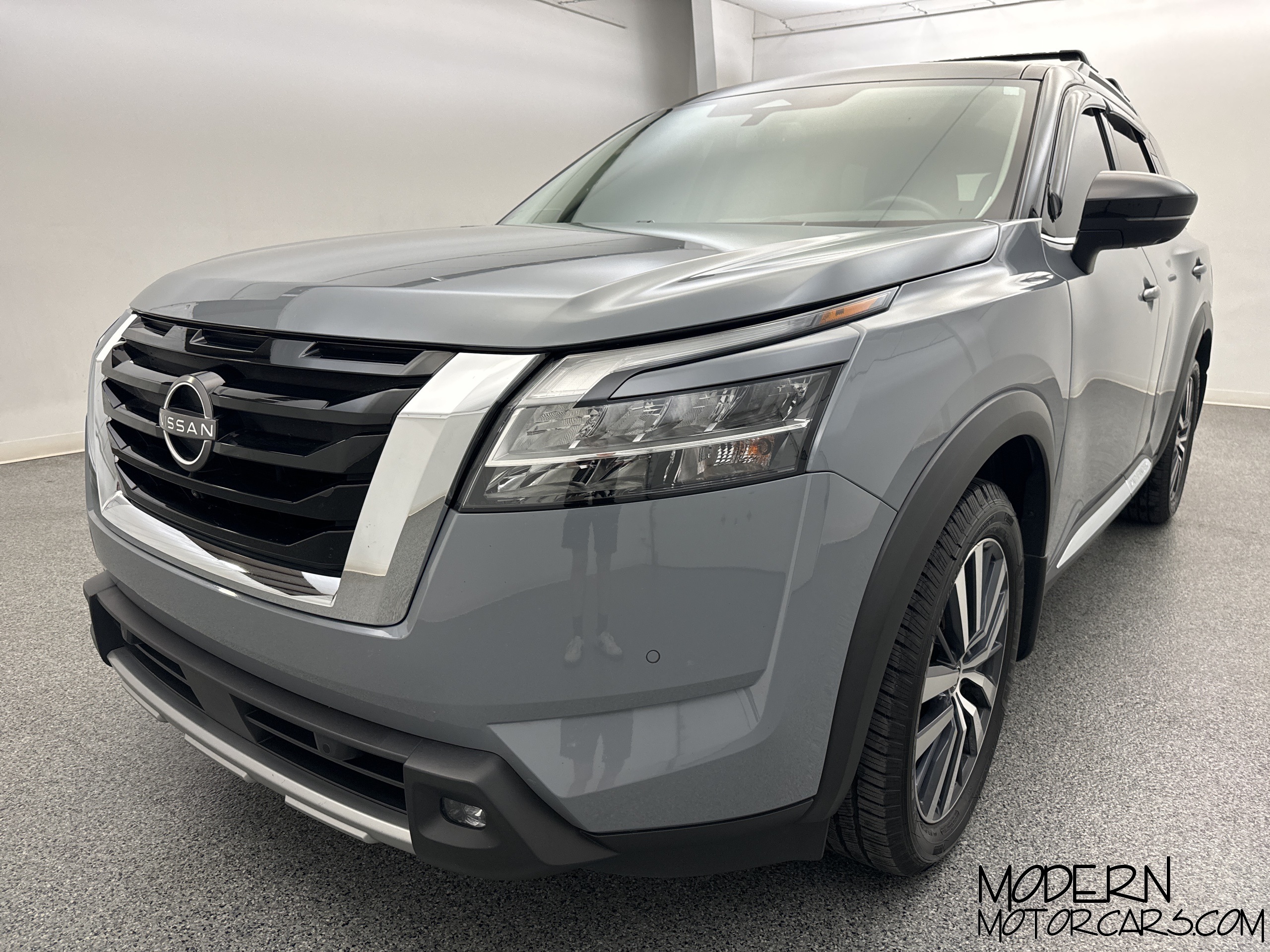 2022 Nissan Pathfinder Platinum 1