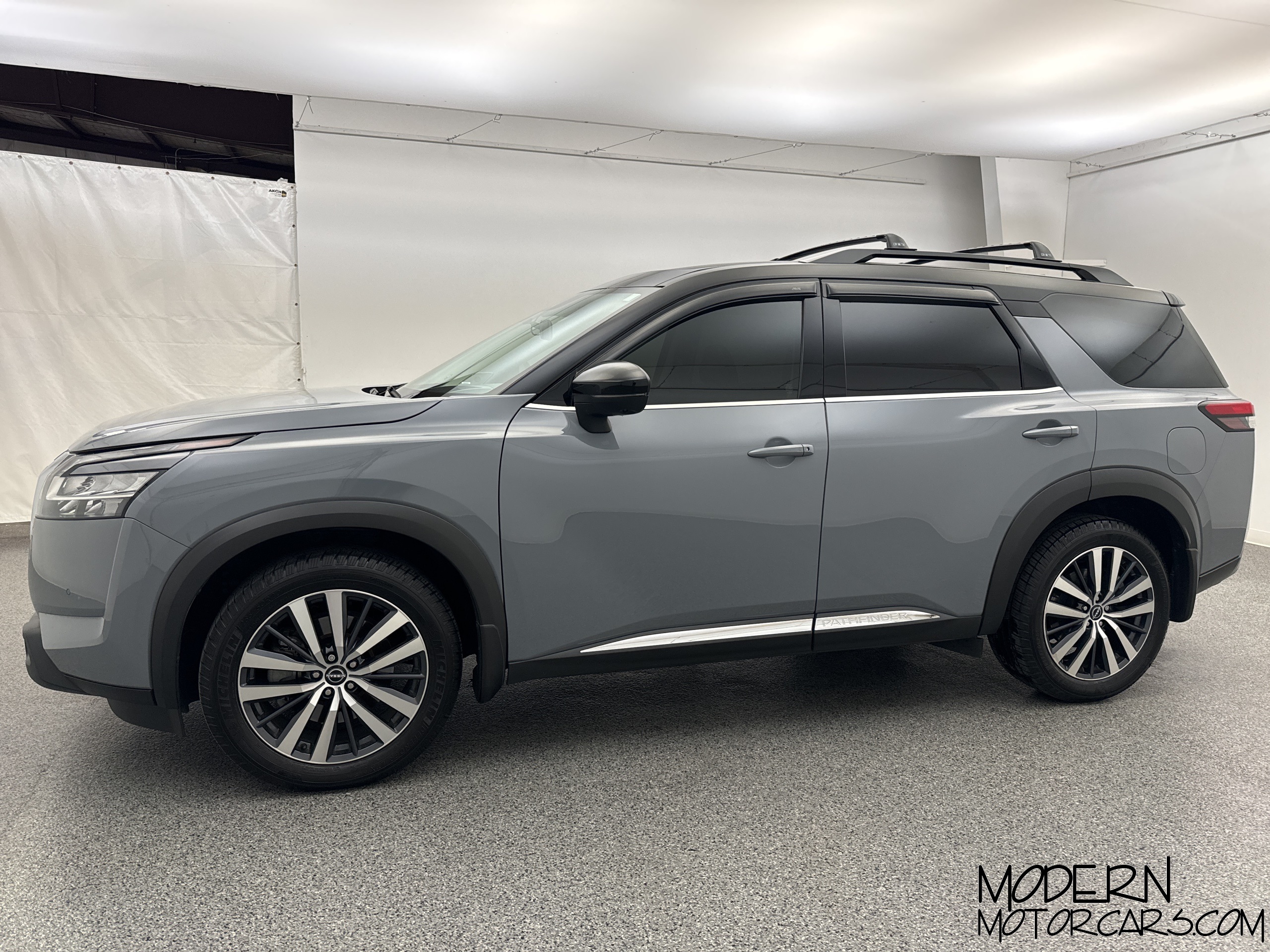 2022 Nissan Pathfinder Platinum 2