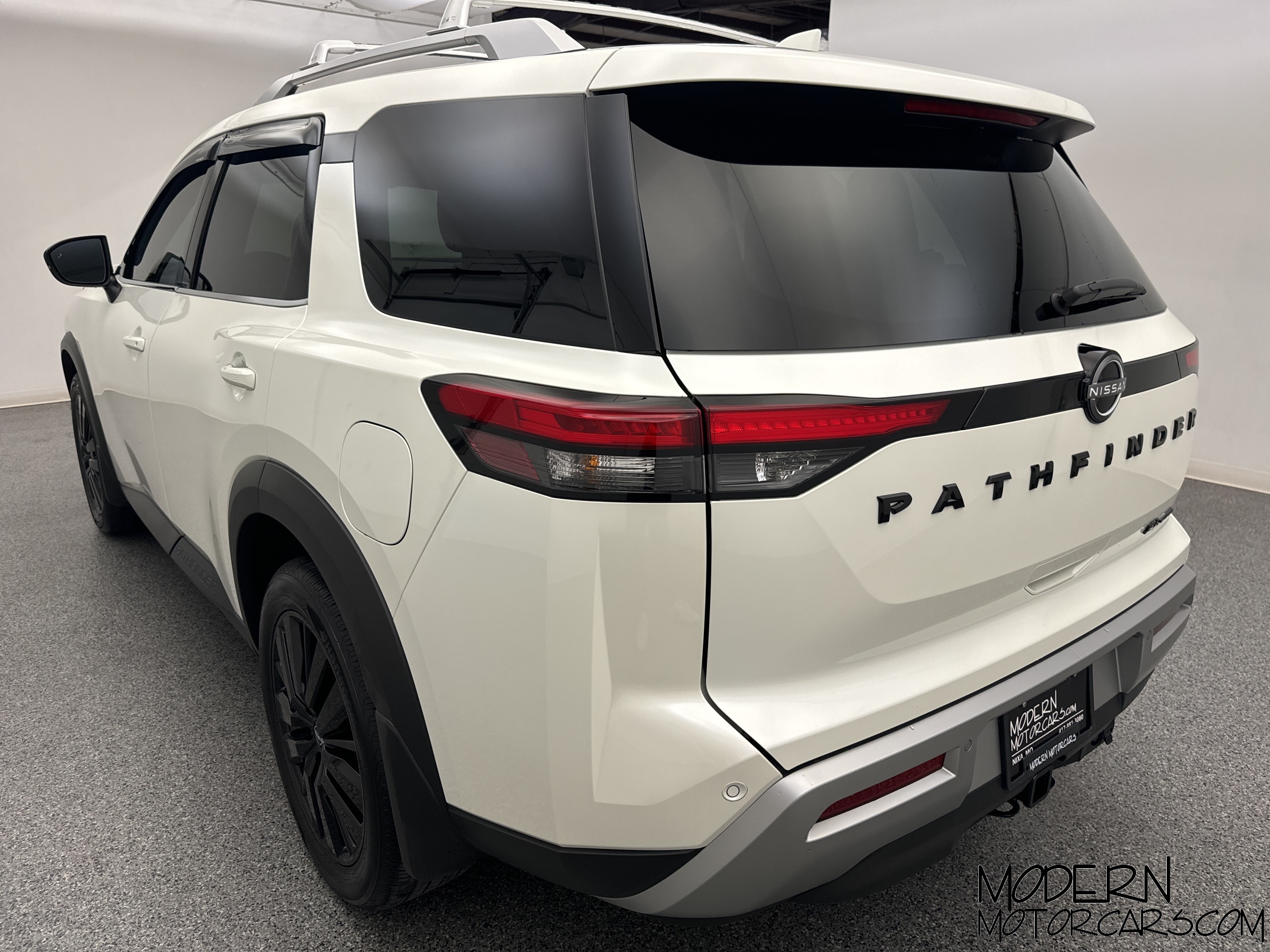 2024 Nissan Pathfinder SL 3