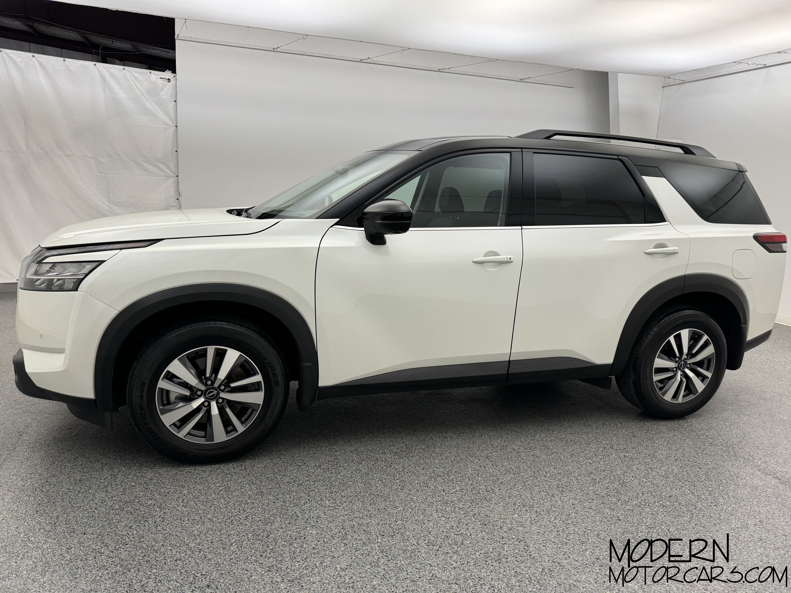 2024 Nissan Pathfinder SL 2