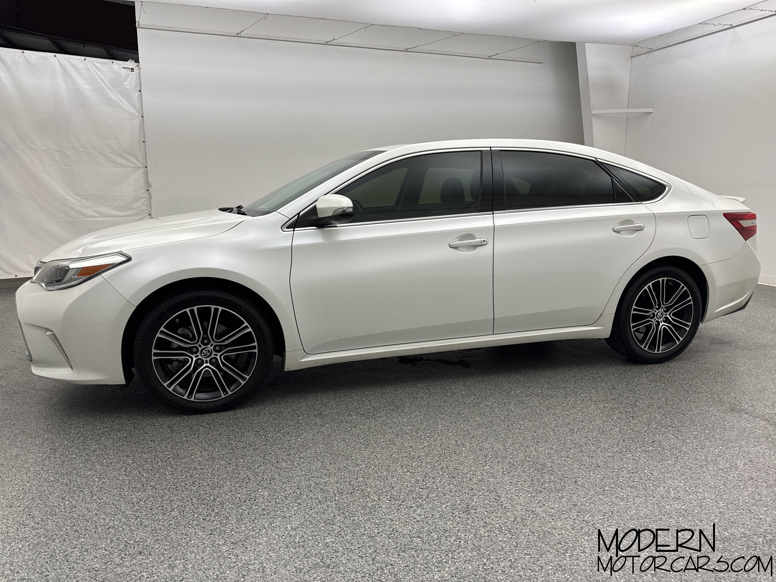 2016 Toyota Avalon Limited 2