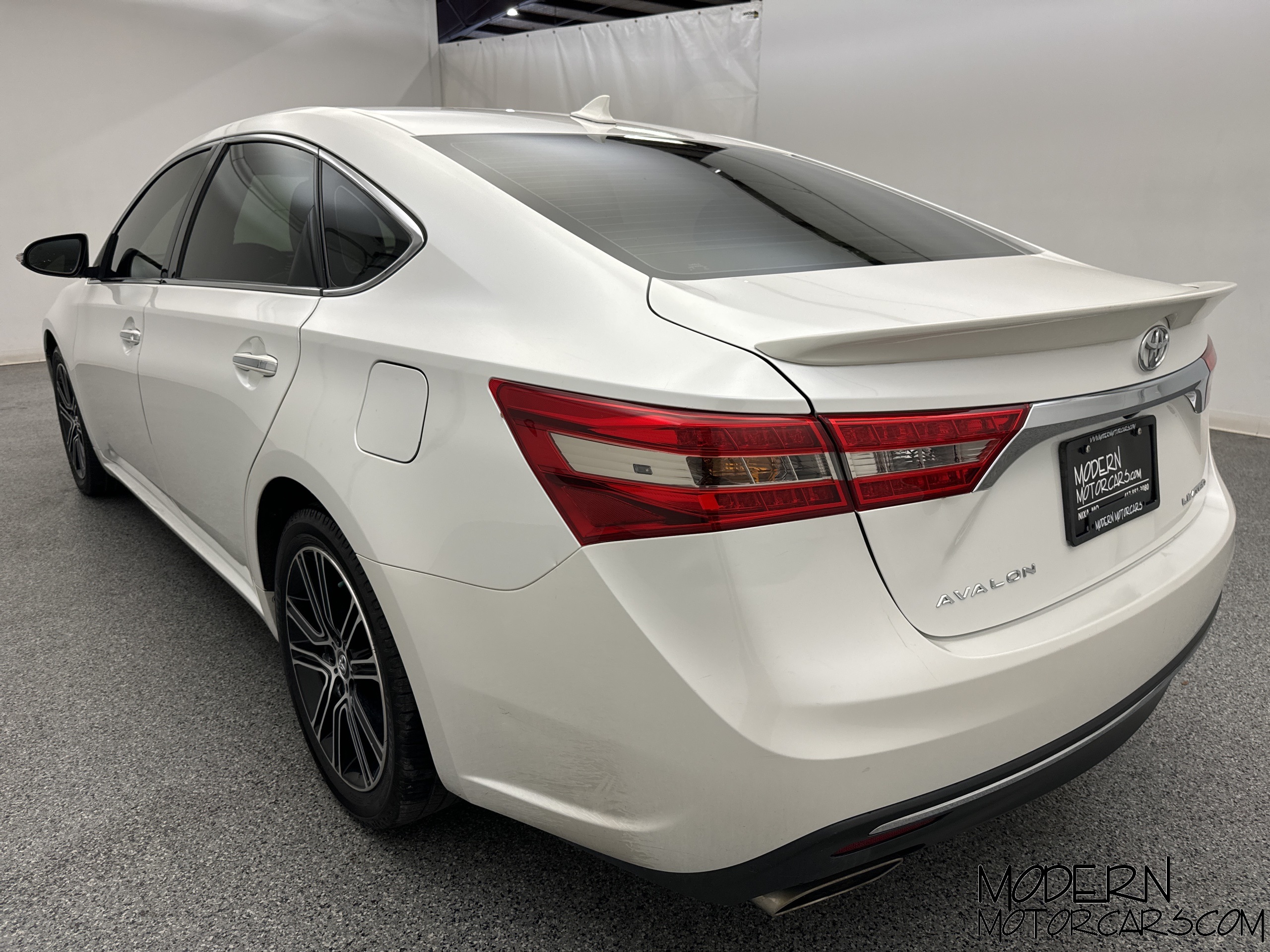 2016 Toyota Avalon Limited 3