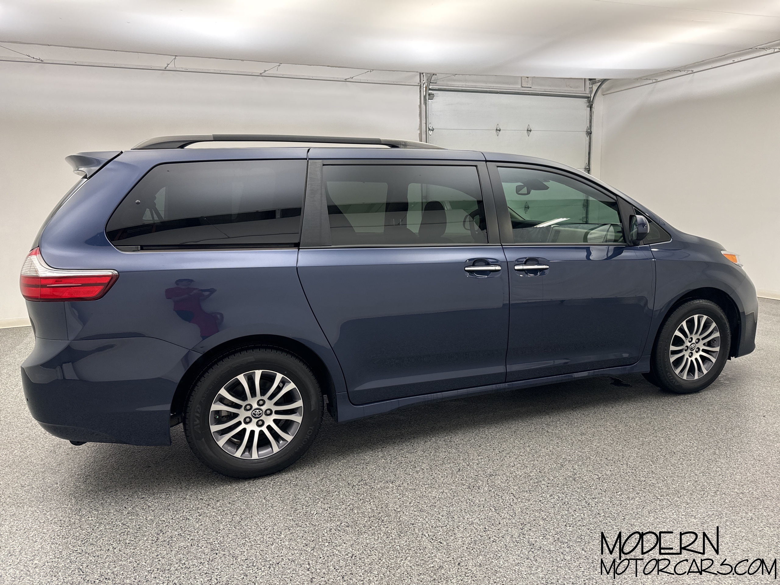 2020 Toyota Sienna XLE 6