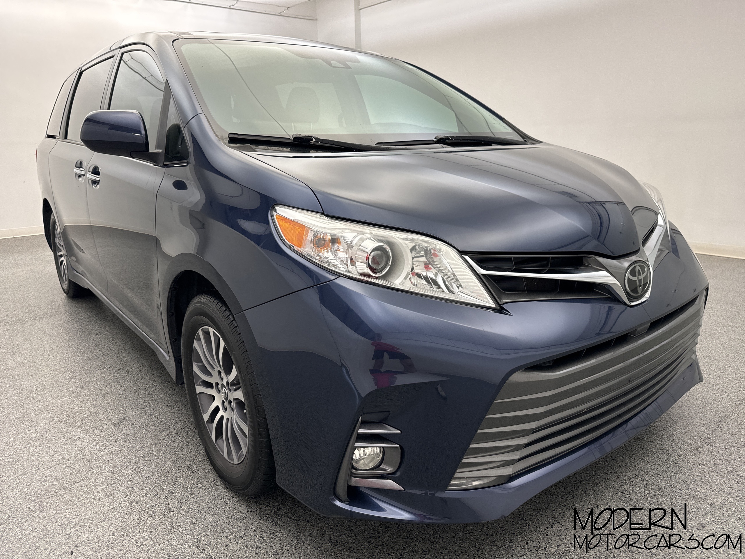 2020 Toyota Sienna XLE 7