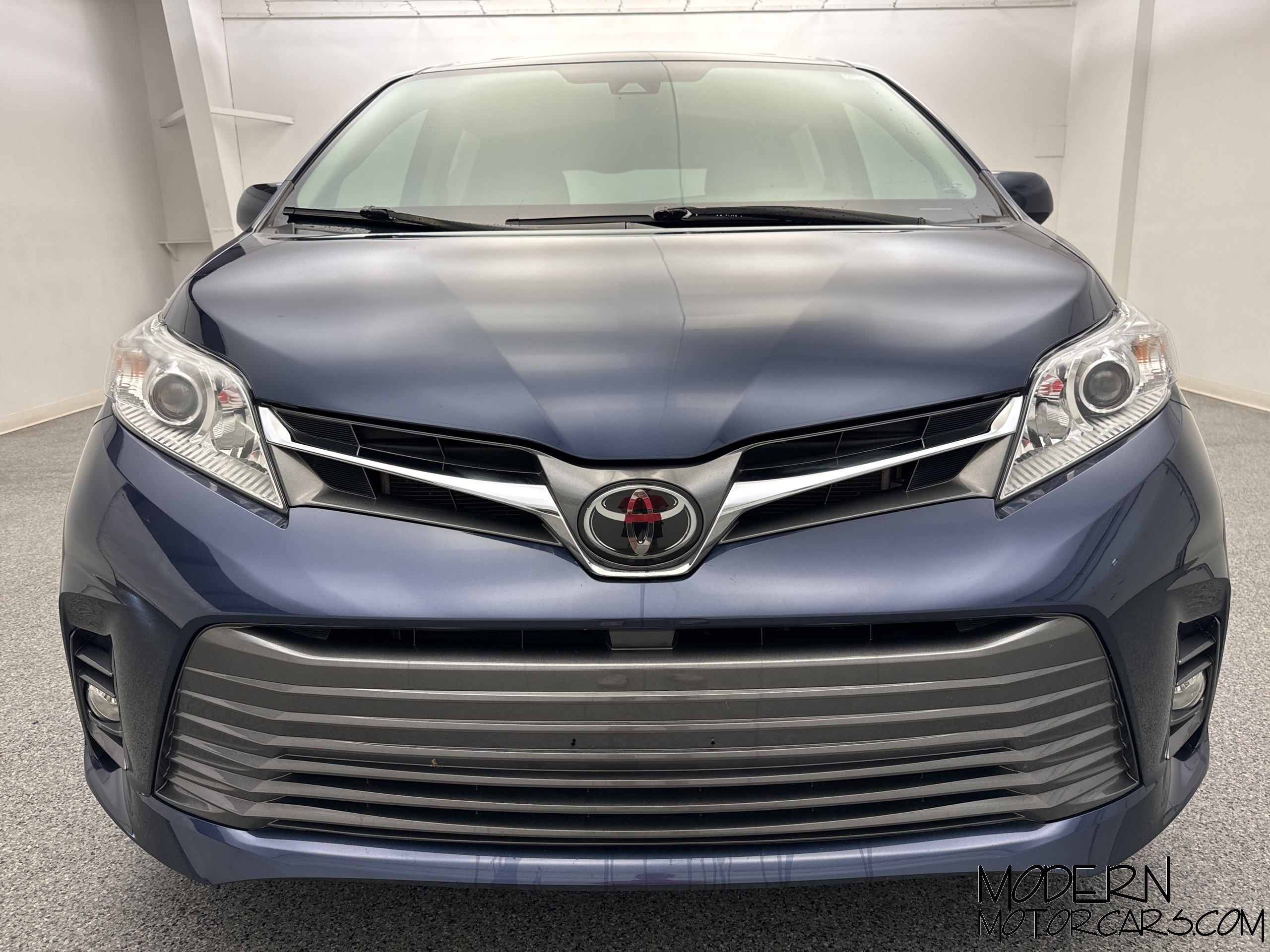 2020 Toyota Sienna XLE 8