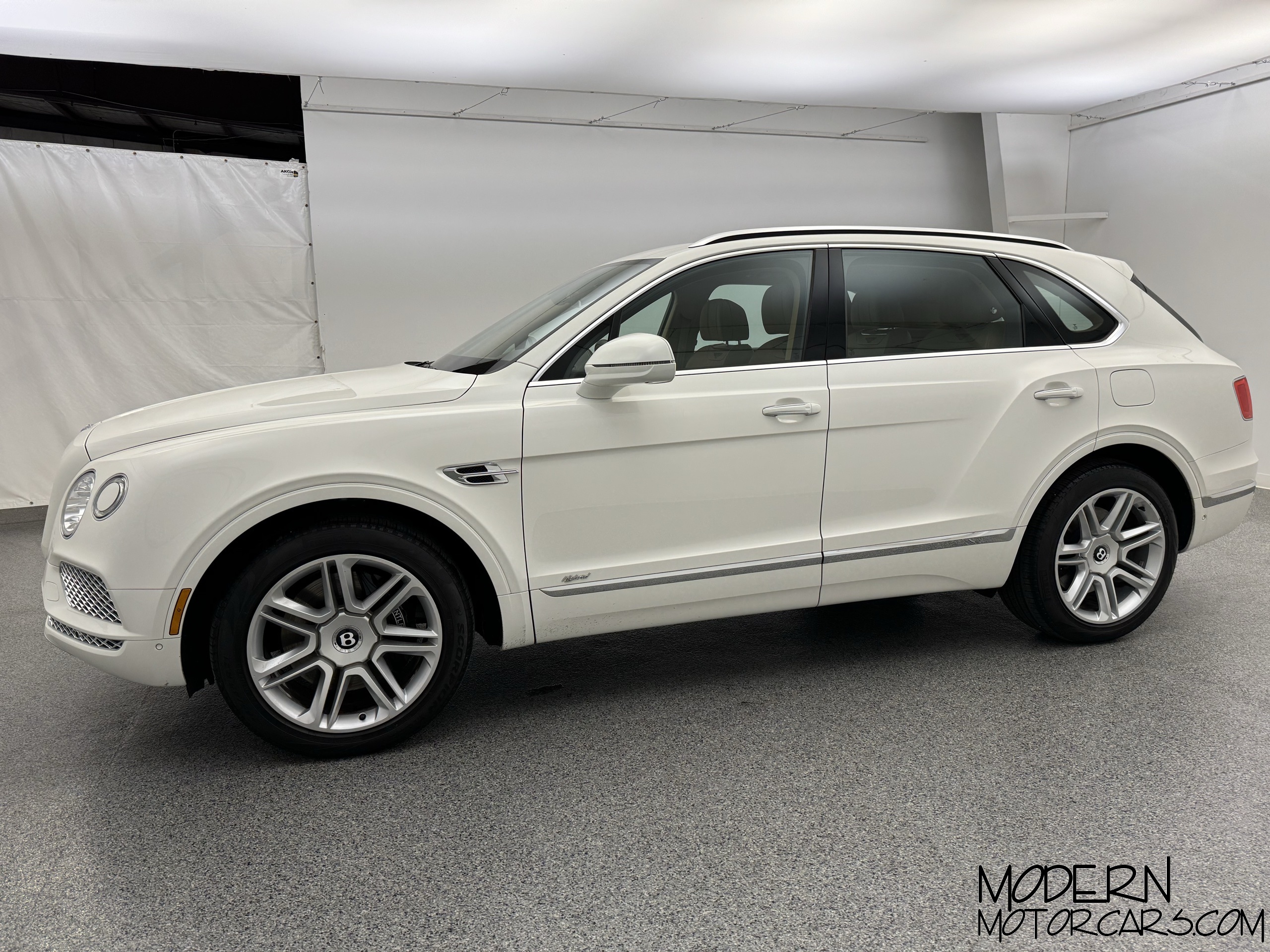 2020 Bentley Bentayga Hybrid Base 2