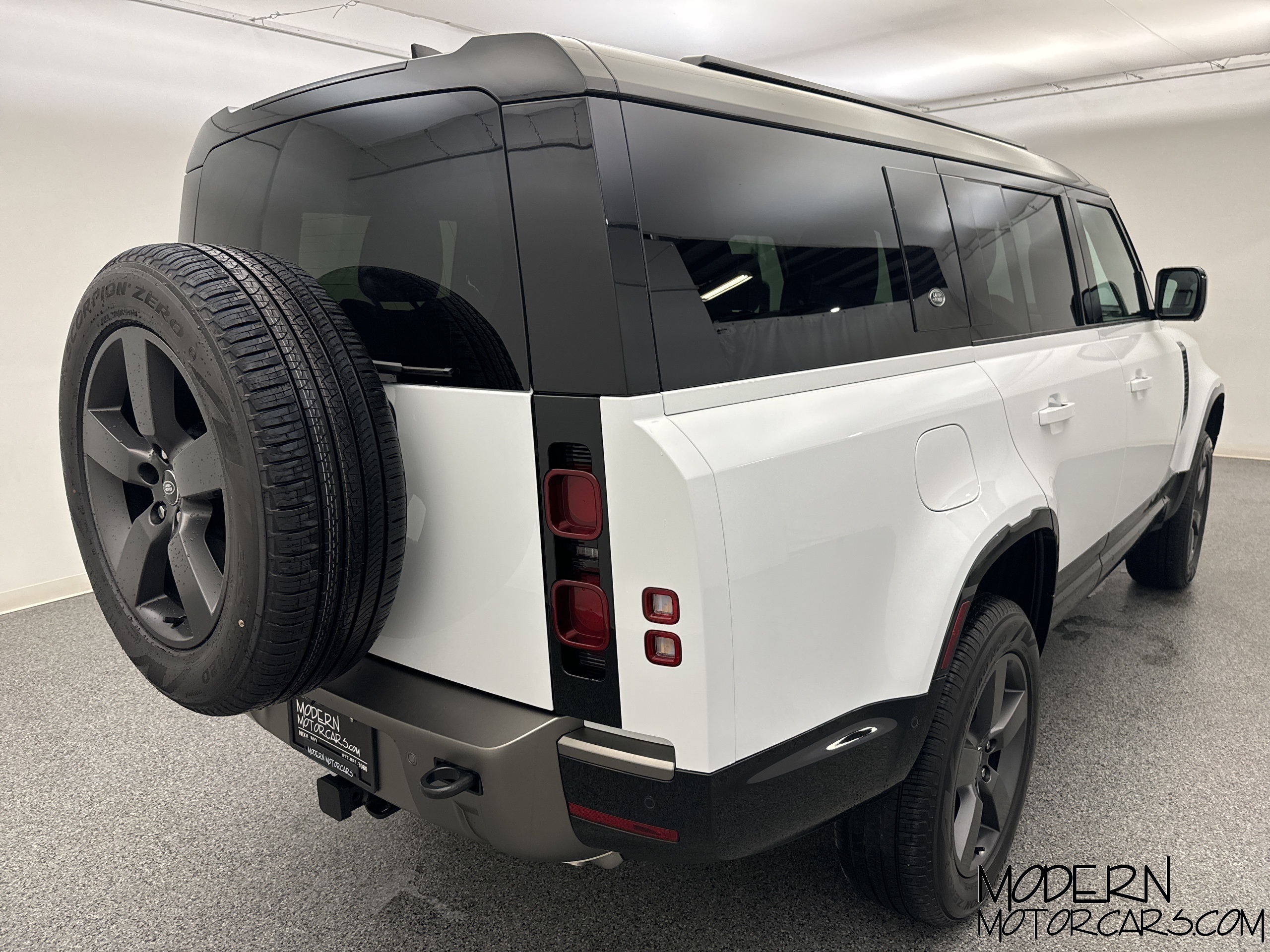 2024 Land Rover Defender 130 X-Dynamic SE 5