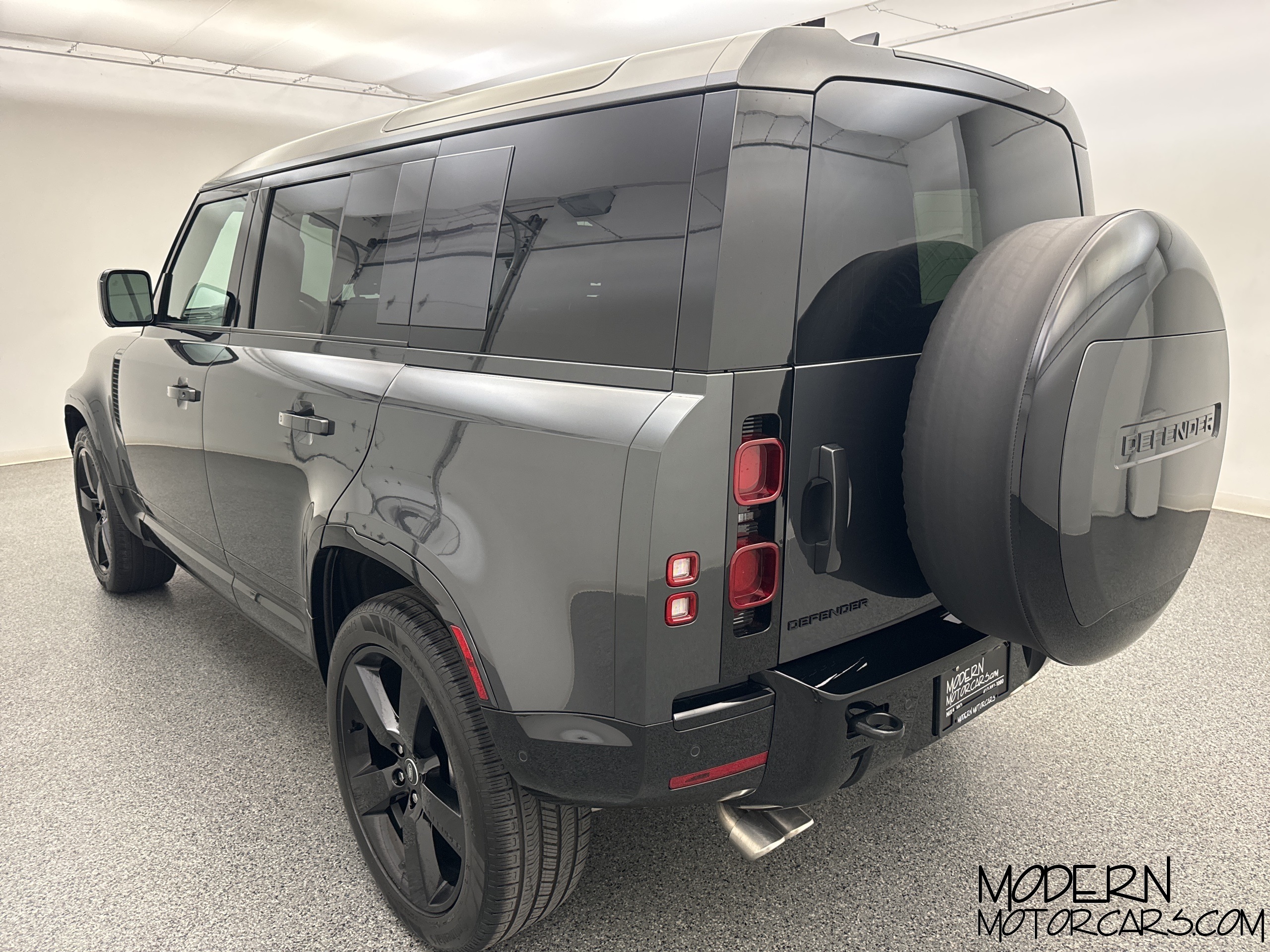 2025 Land Rover Defender 110 X-Dynamic SE 3