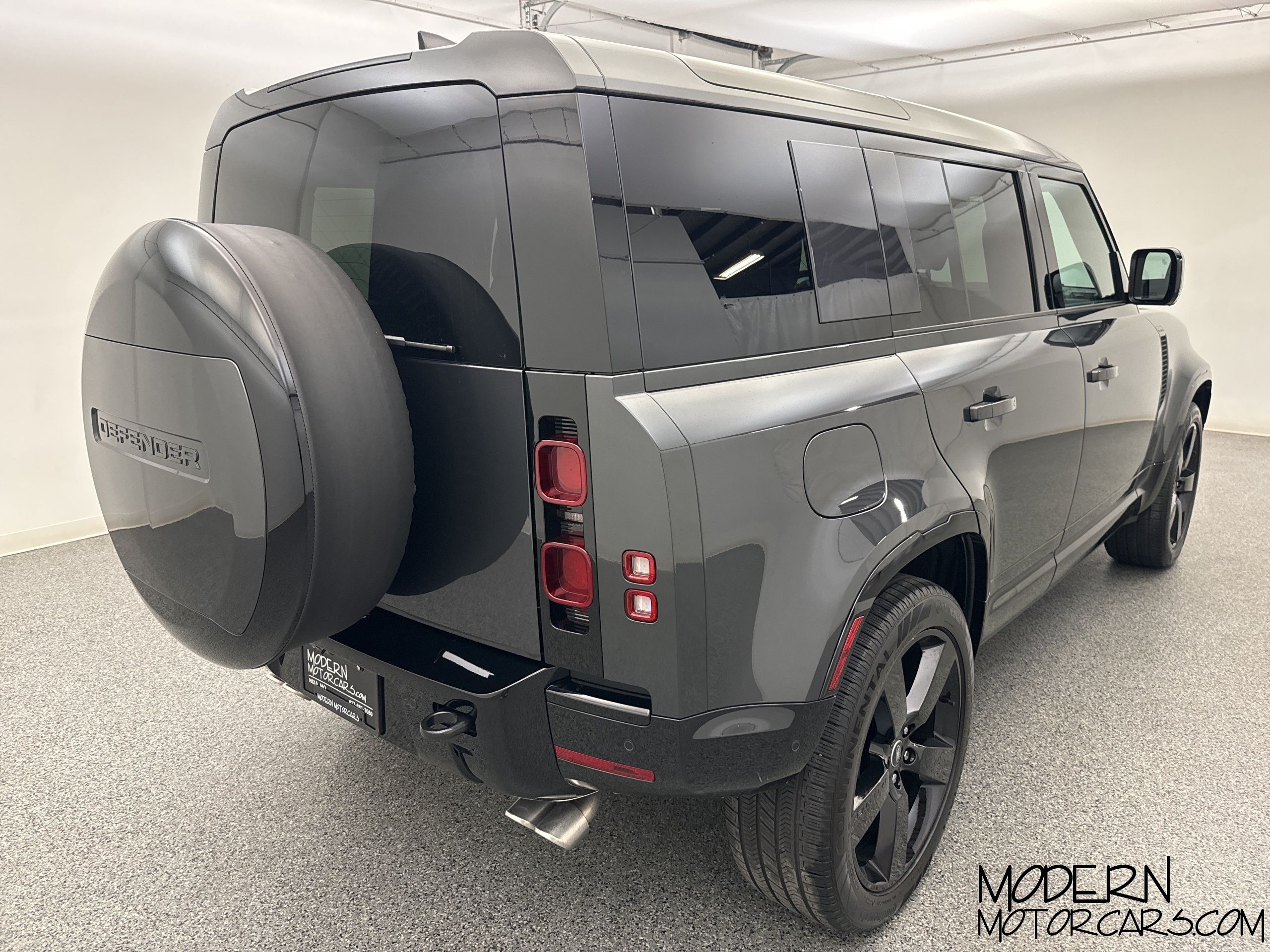 2025 Land Rover Defender 110 X-Dynamic SE 5