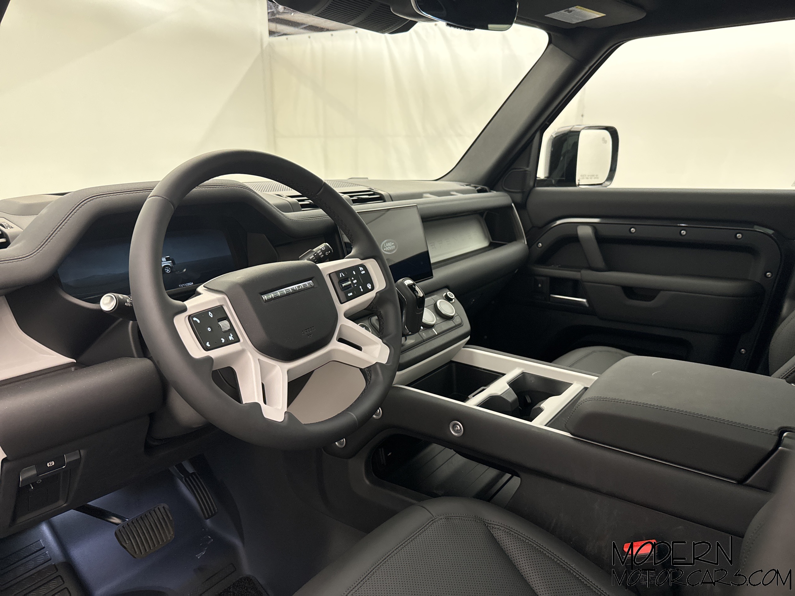 2025 Land Rover Defender 110 X-Dynamic SE 9