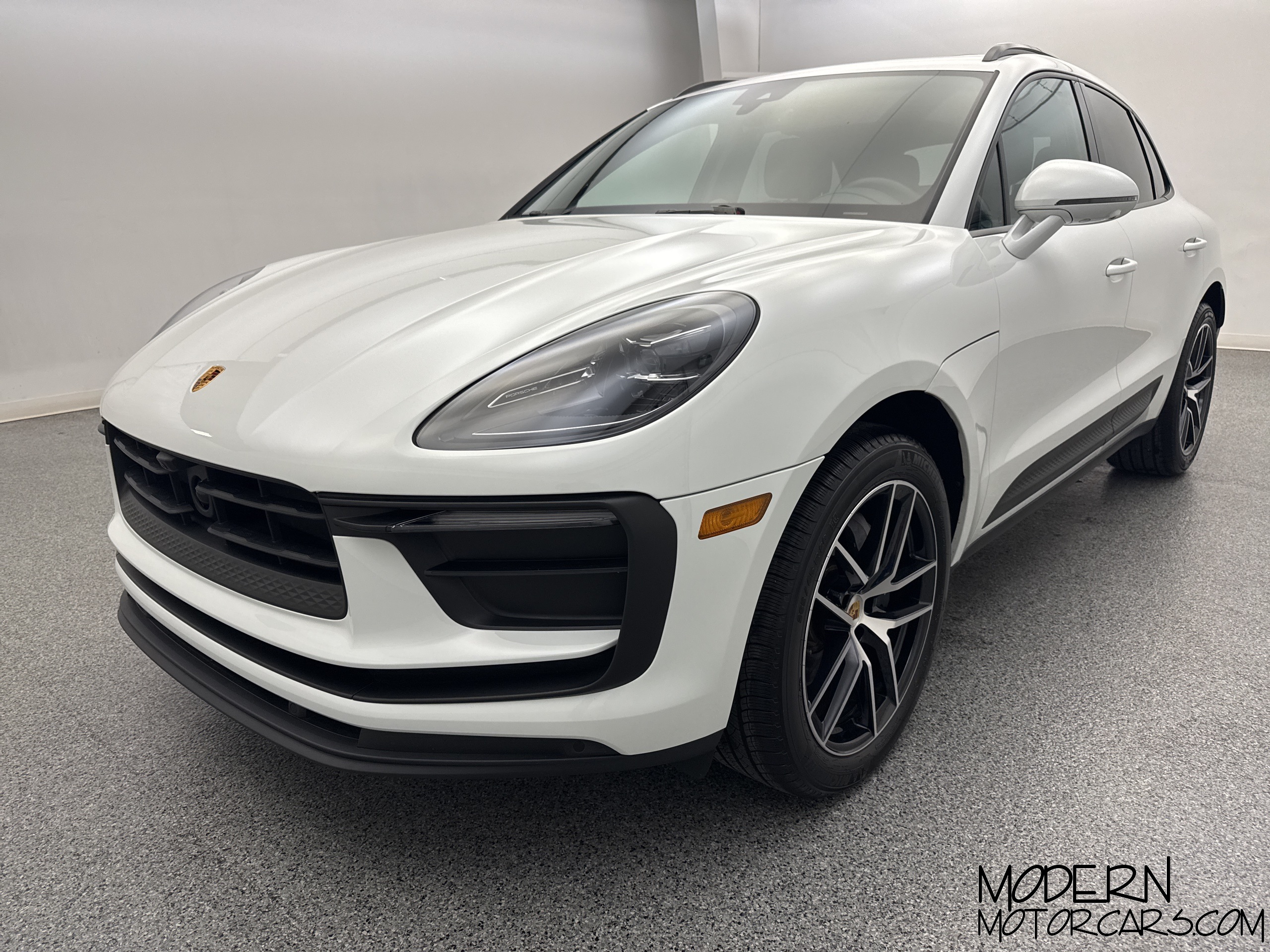 2024 Porsche Macan Base 1