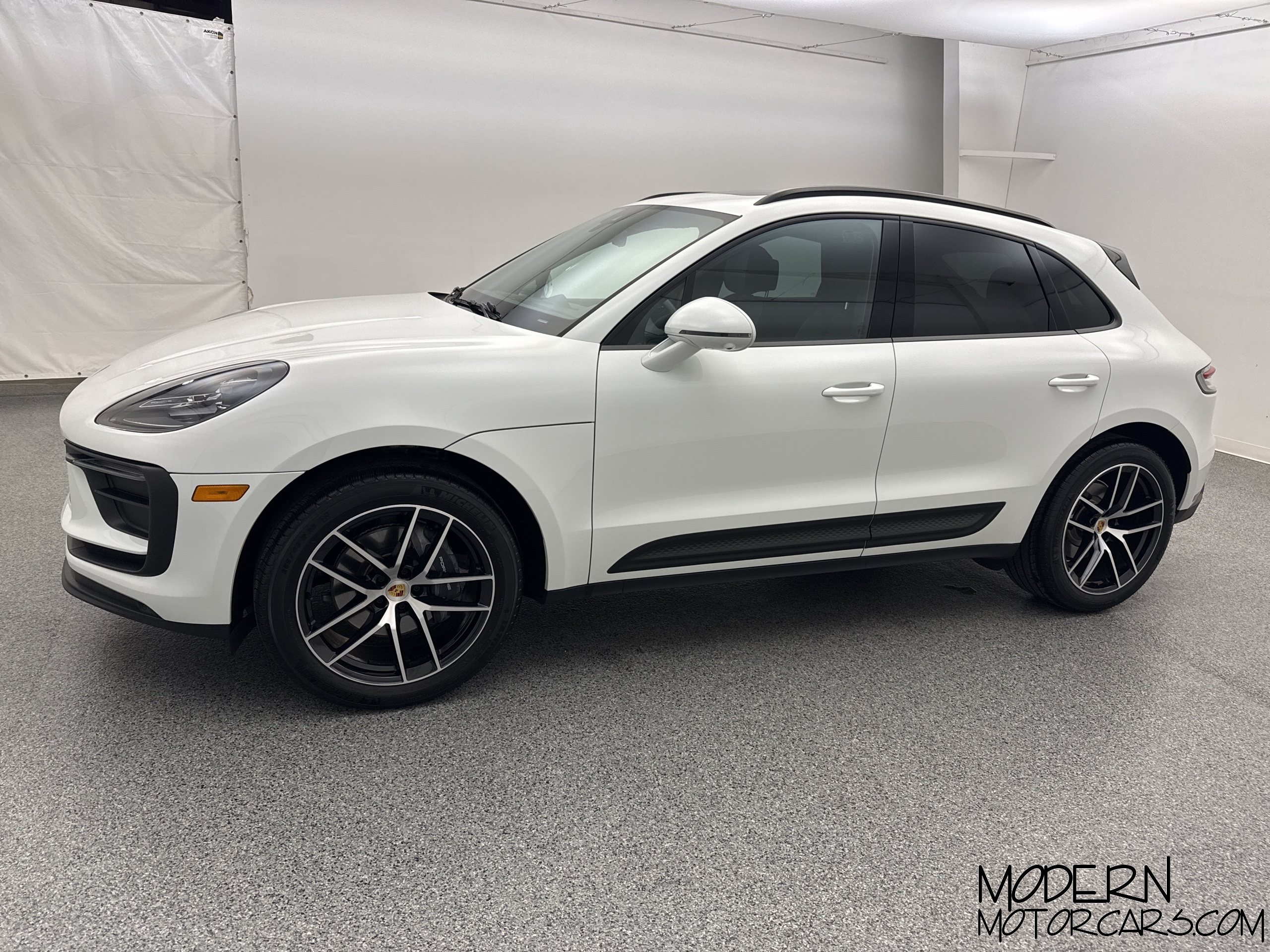 2024 Porsche Macan Base 2