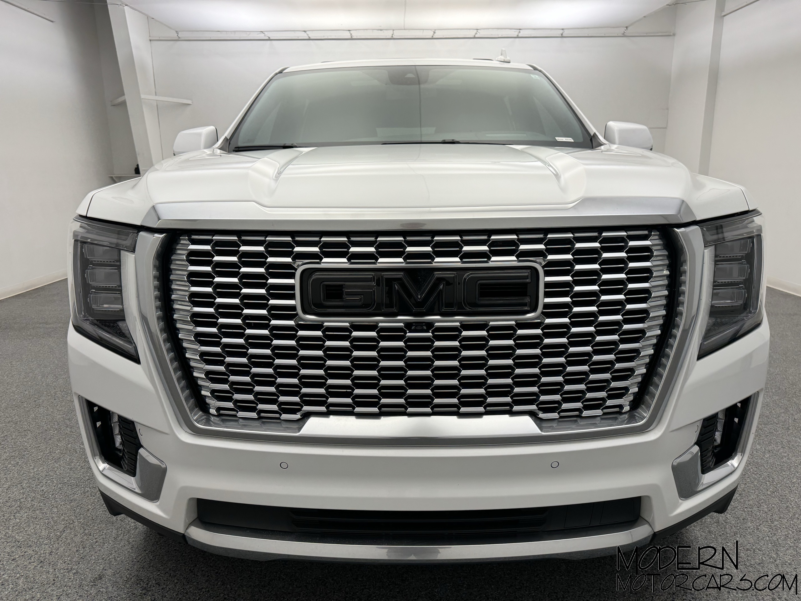 2023 GMC Yukon Denali 8