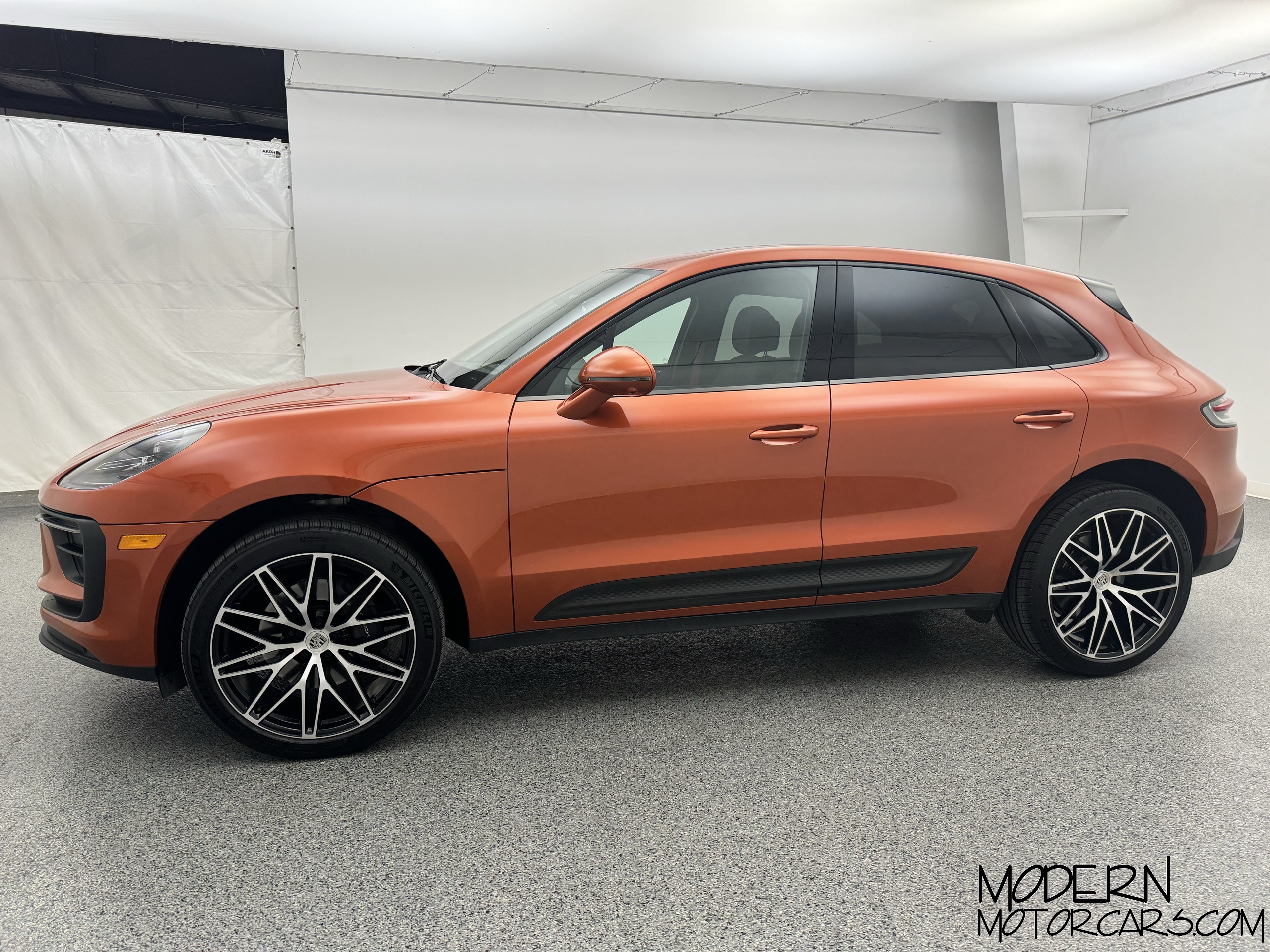 2023 Porsche Macan Base 2