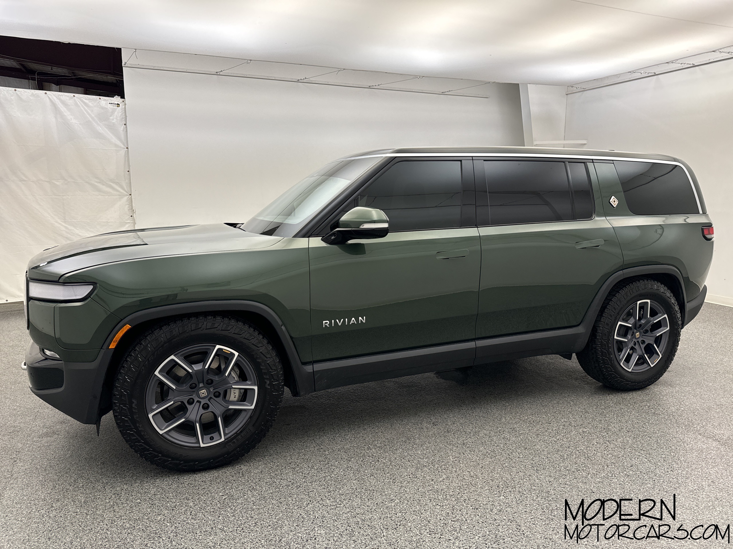 2024 Rivian R1S Adventure 2