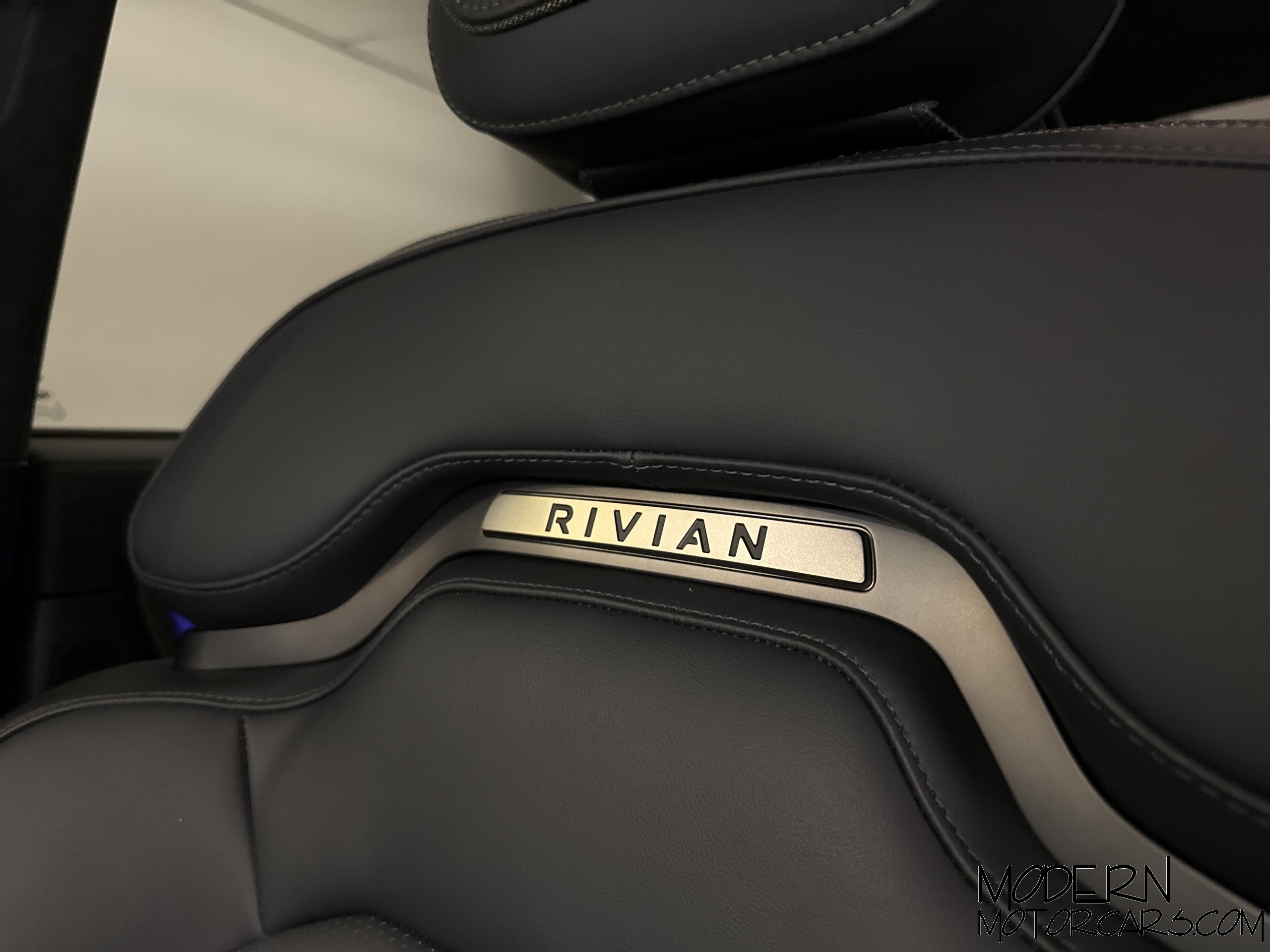 2024 Rivian R1S Adventure 25