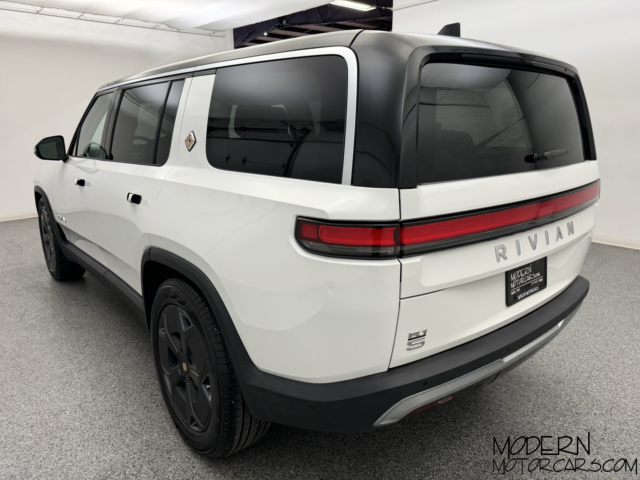 2023 Rivian R1S Adventure 3