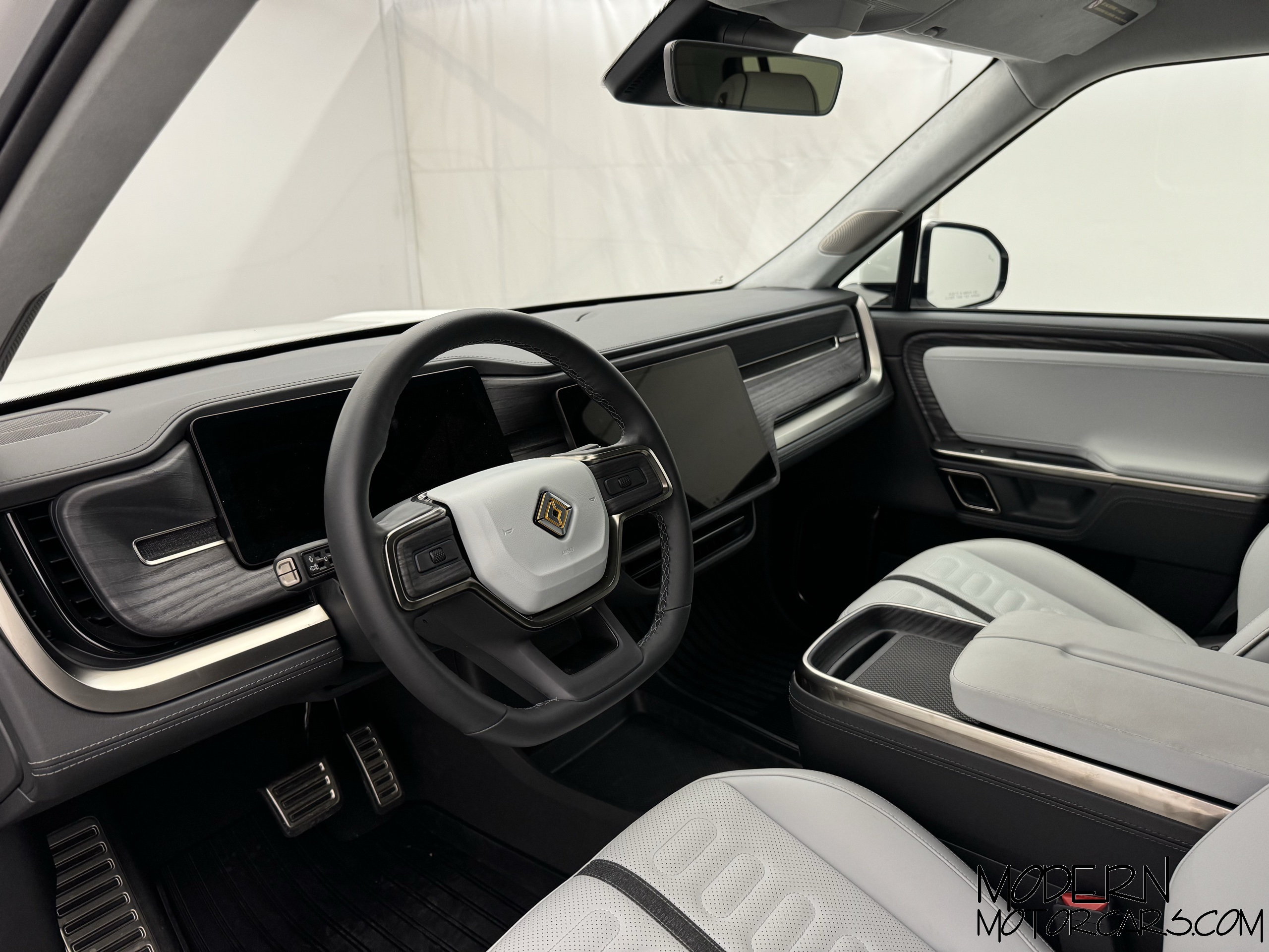 2023 Rivian R1S Adventure 9