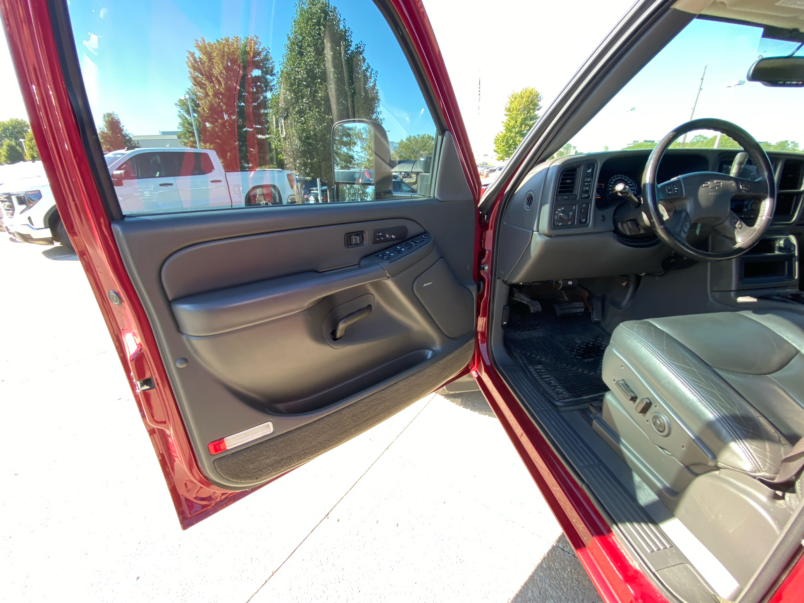 2005 Chevrolet Silverado 2500HD LT Crew Cab 153 WB 4WD 10