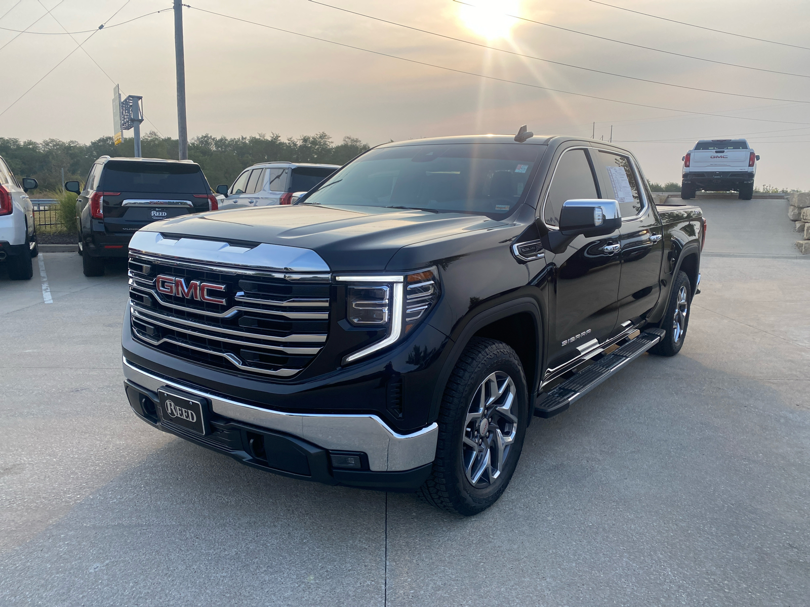 2022 GMC Sierra 1500 SLT 4WD Crew Cab 147 2