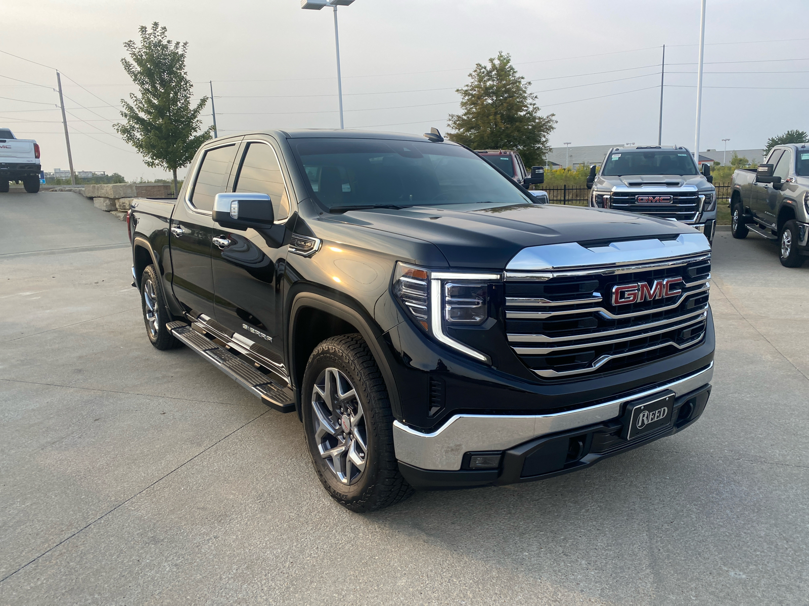 2022 GMC Sierra 1500 SLT 4WD Crew Cab 147 4